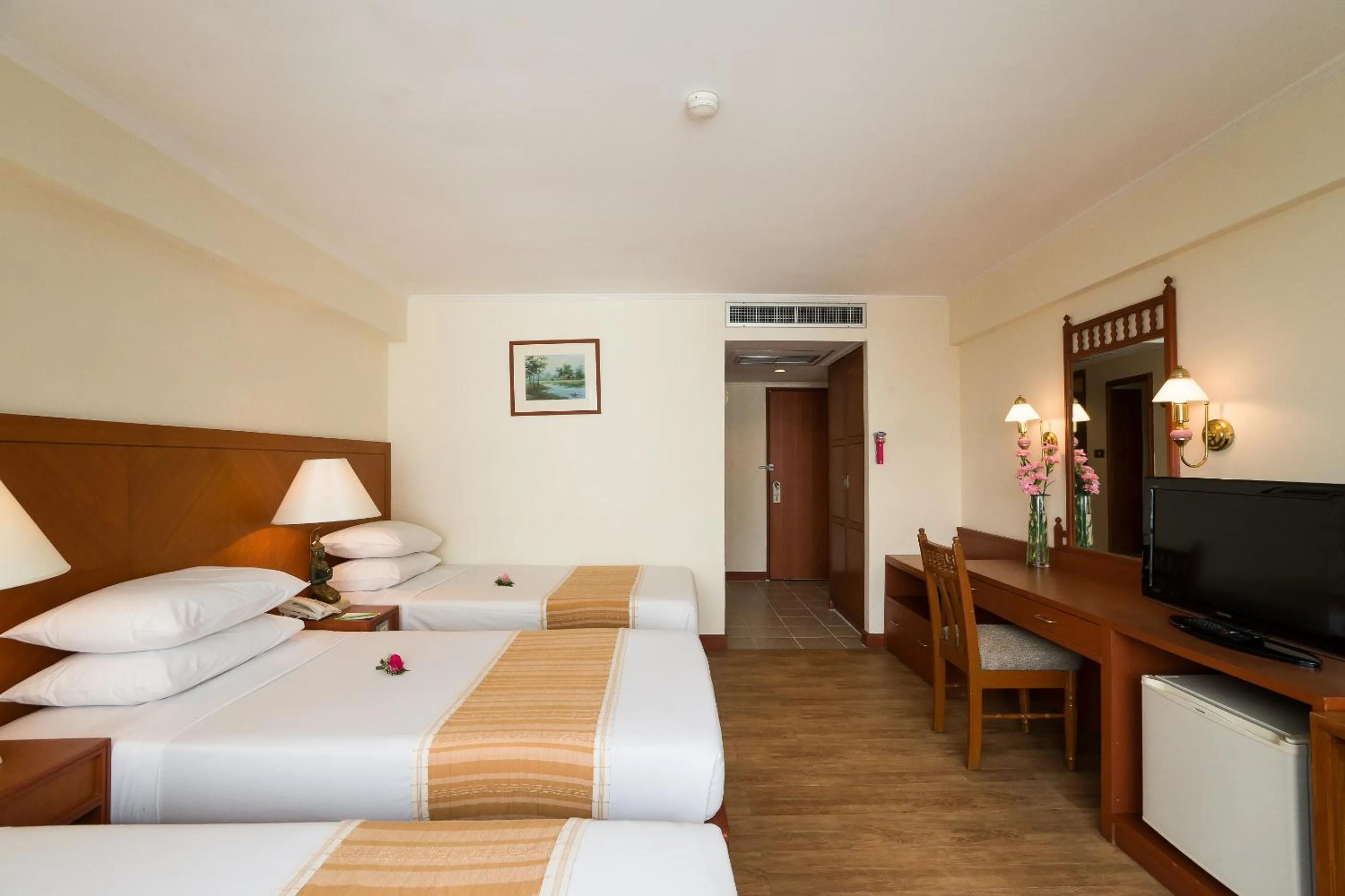 Bed in Bangkok Palace Hotel