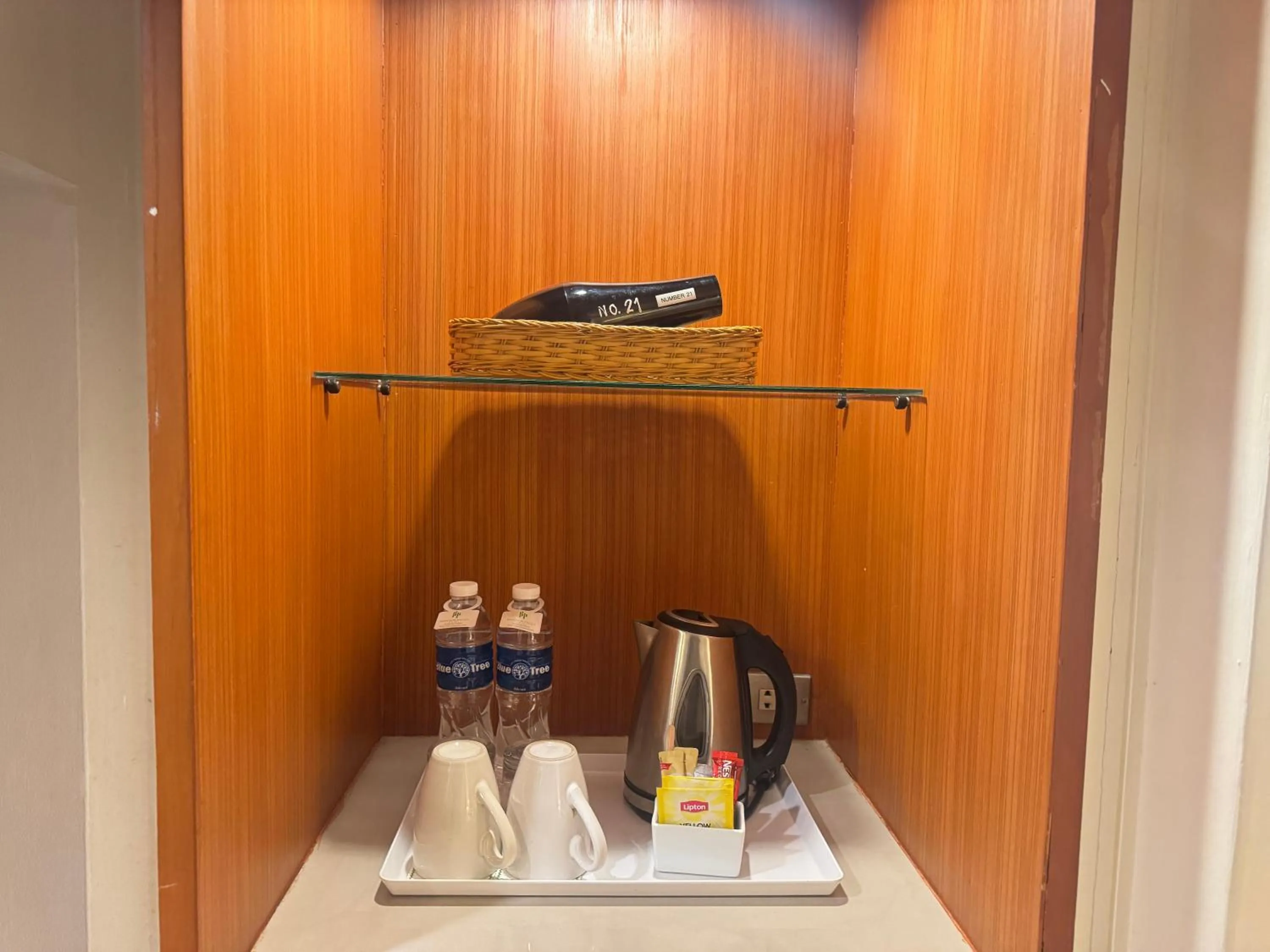 Coffee/tea facilities in Bangkok Palace Hotel