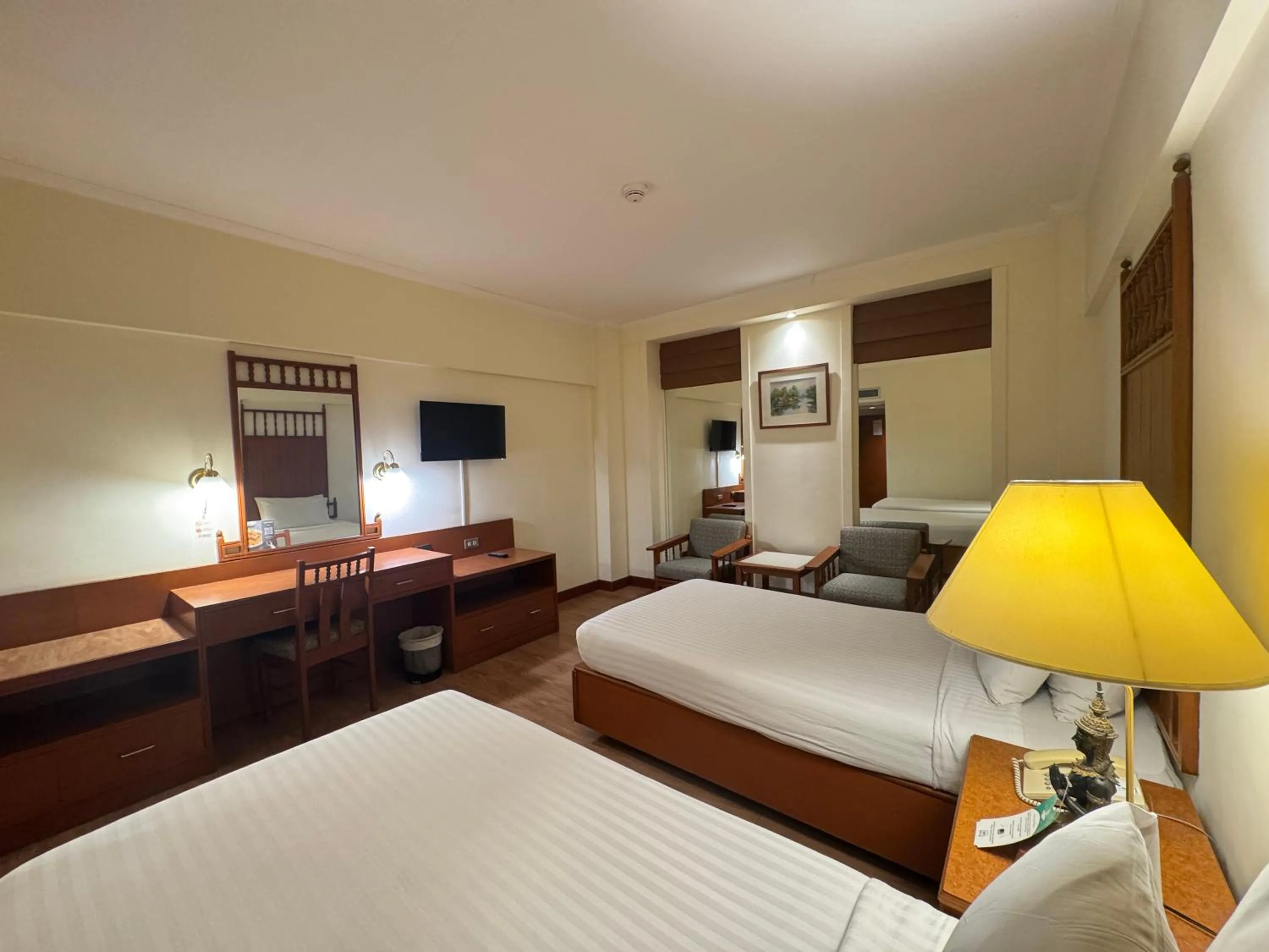 Bed in Bangkok Palace Hotel