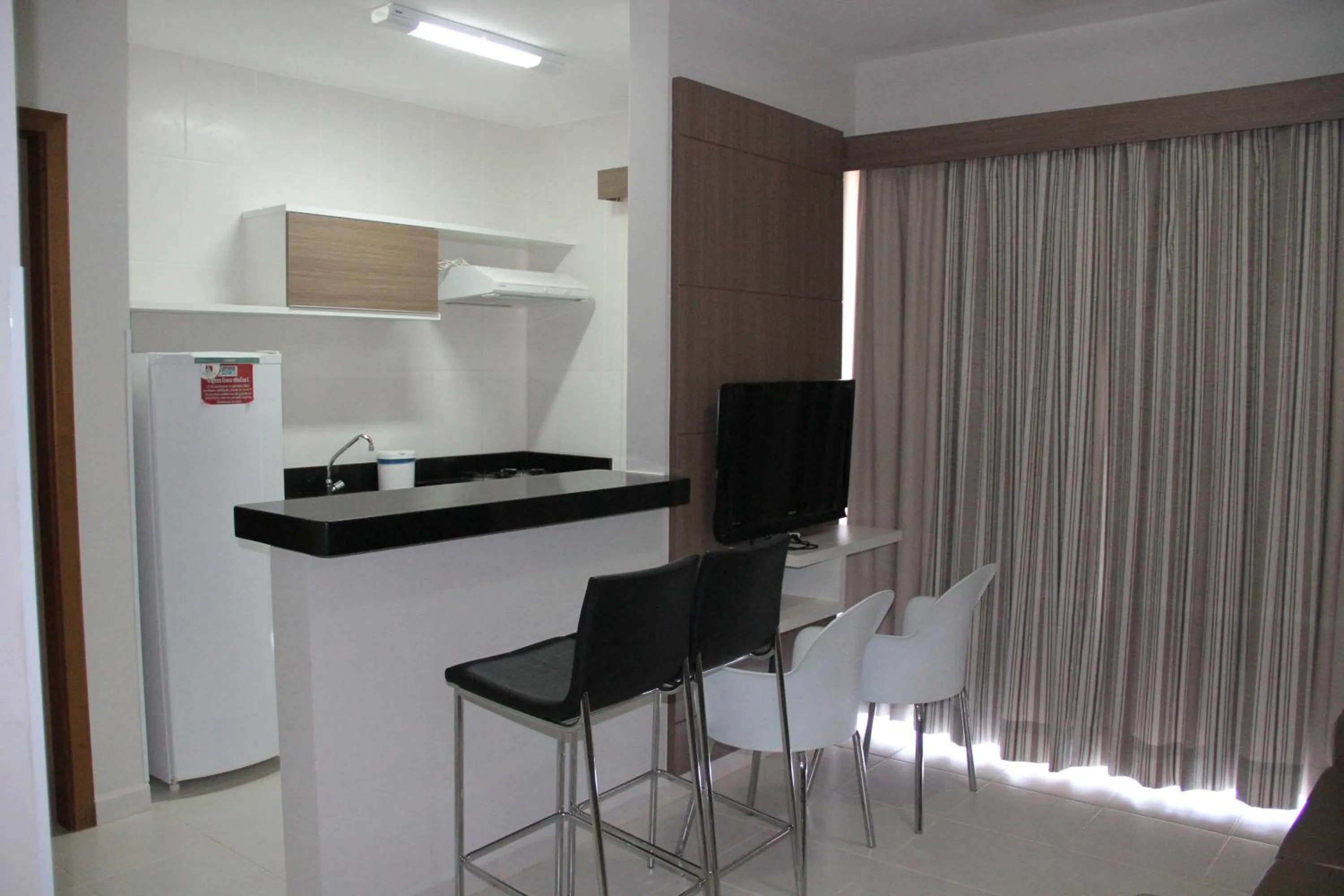 Kitchen or kitchenette in Veredas do Rio Quente Flat