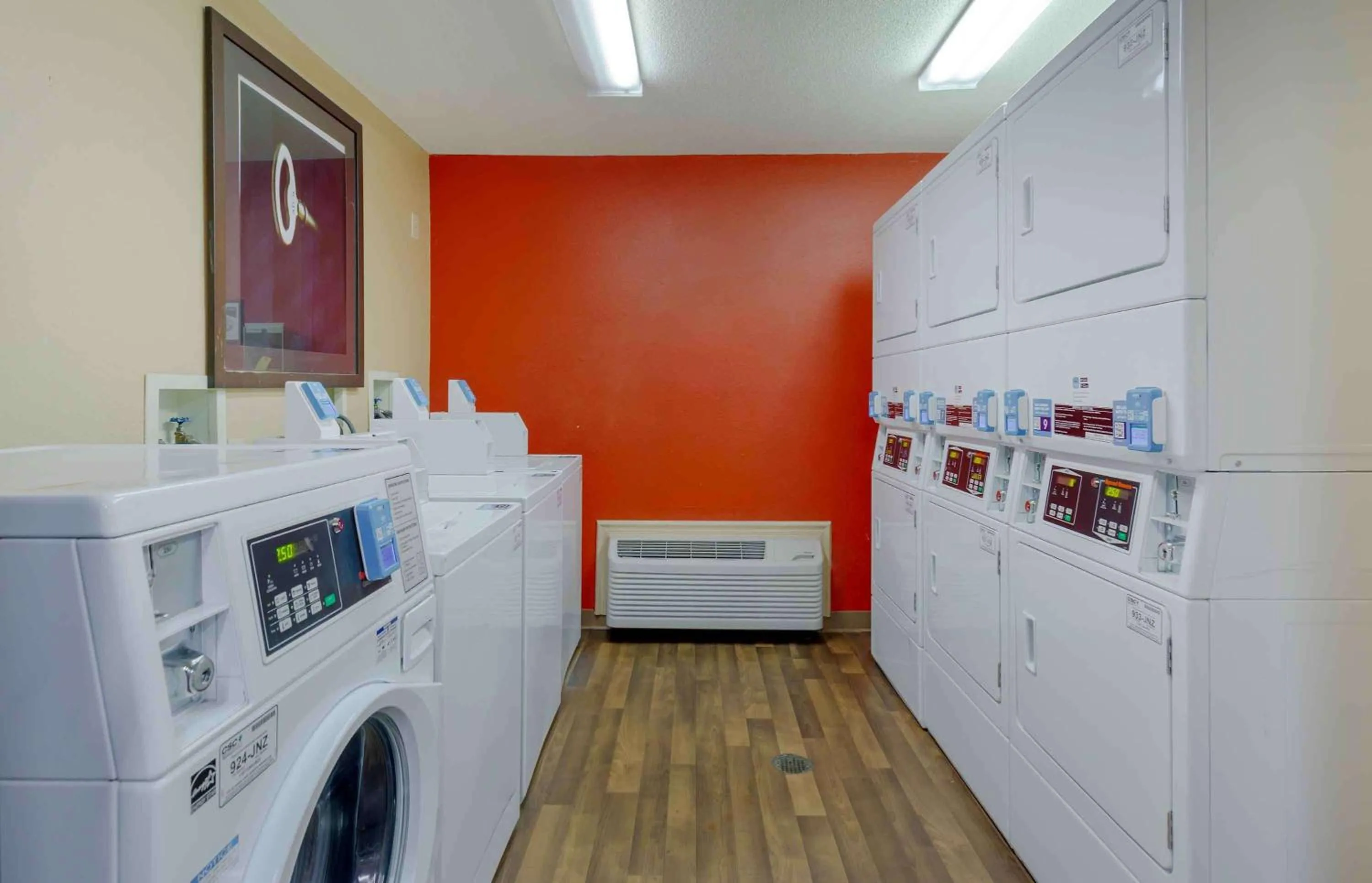 Property building in Extended Stay America Select Suites - Raleigh - RTP - 4610 Miami Blvd