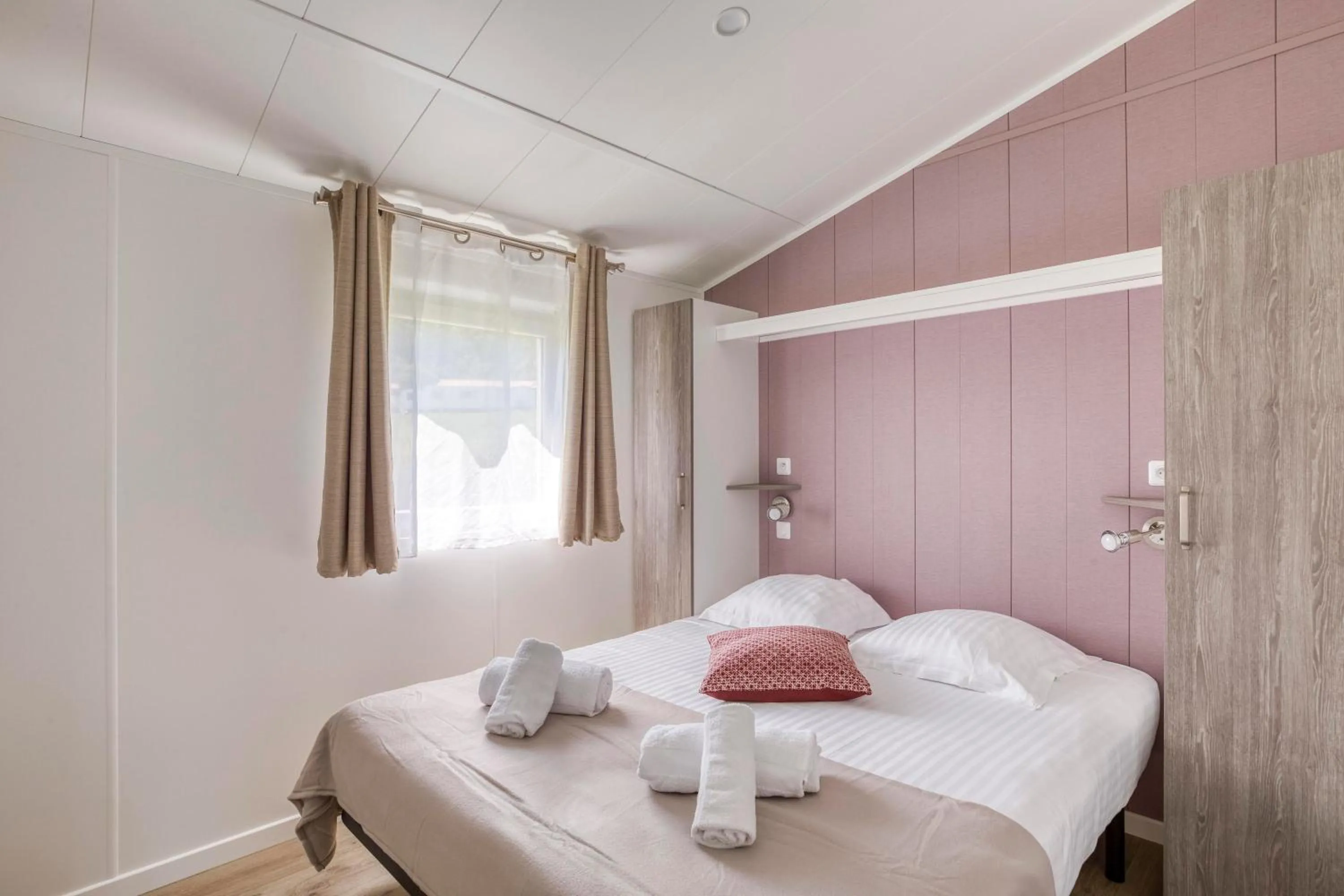 Bedroom, Bed in Domaine Mélusine - à 2km du Puy duFou France !