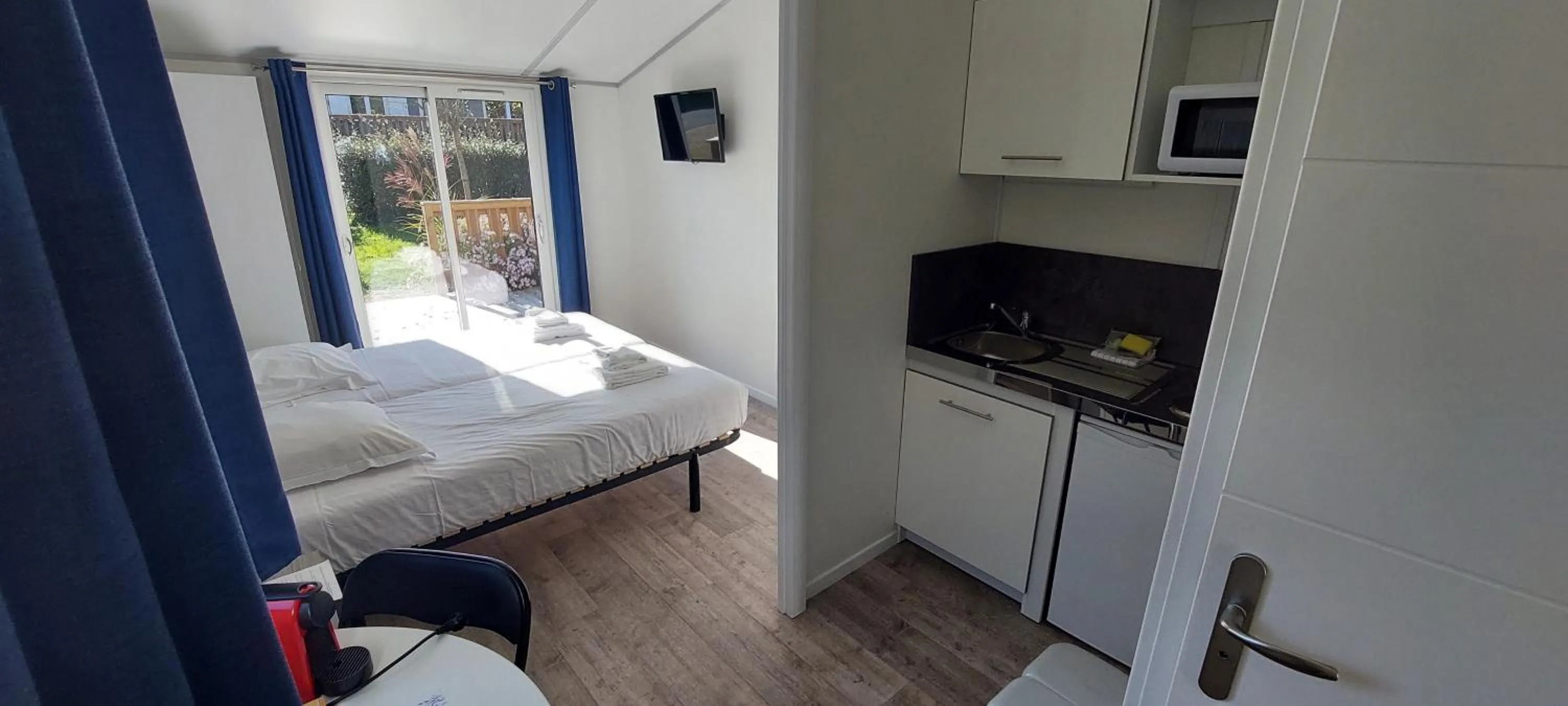 Photo of the whole room, Bed in Domaine Mélusine - à 2km du Puy duFou France !