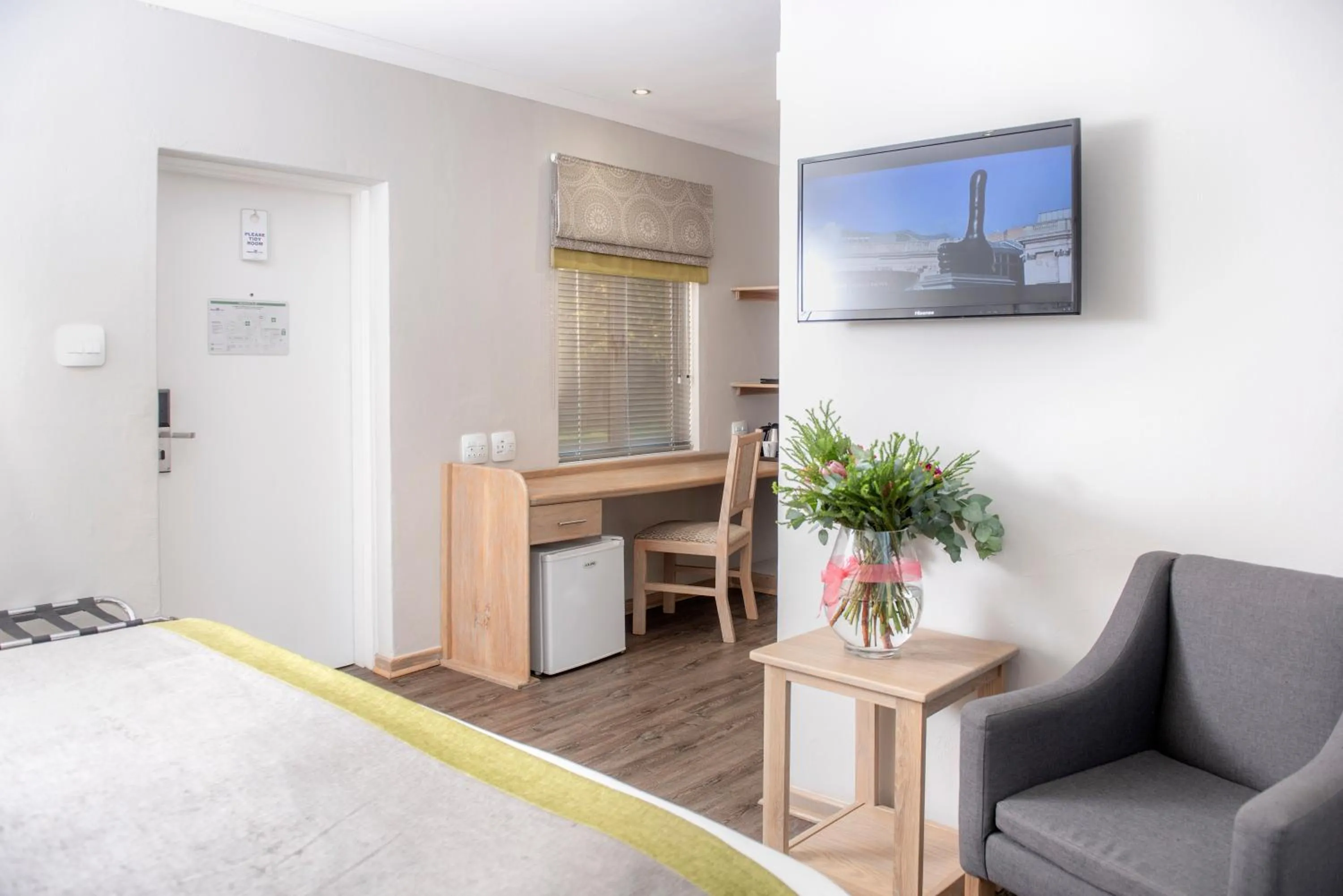 Bedroom, Bed in Palm Park Hotel