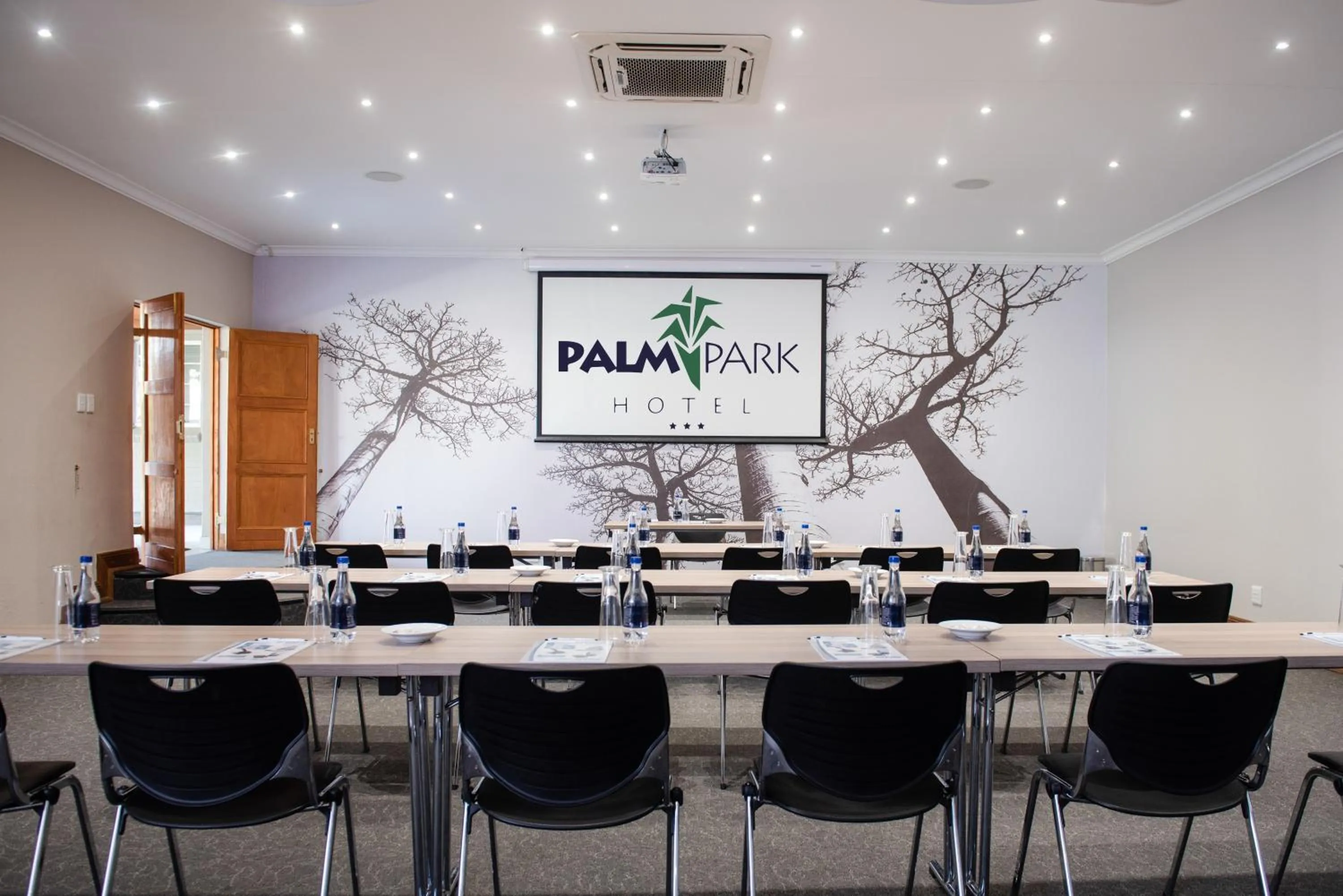 Meeting/conference room in Palm Park Hotel