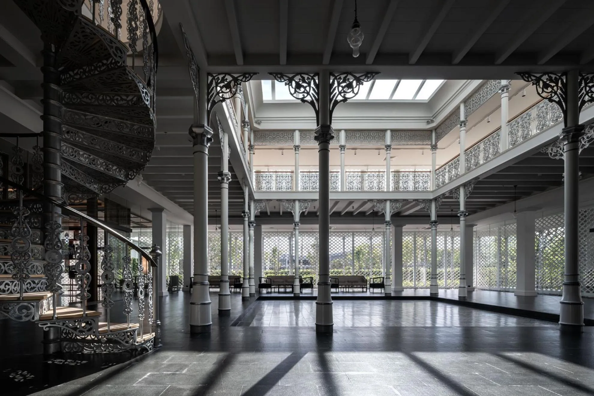 Lobby or reception in Ramada Plaza by Wyndham Chao Fah Phuket