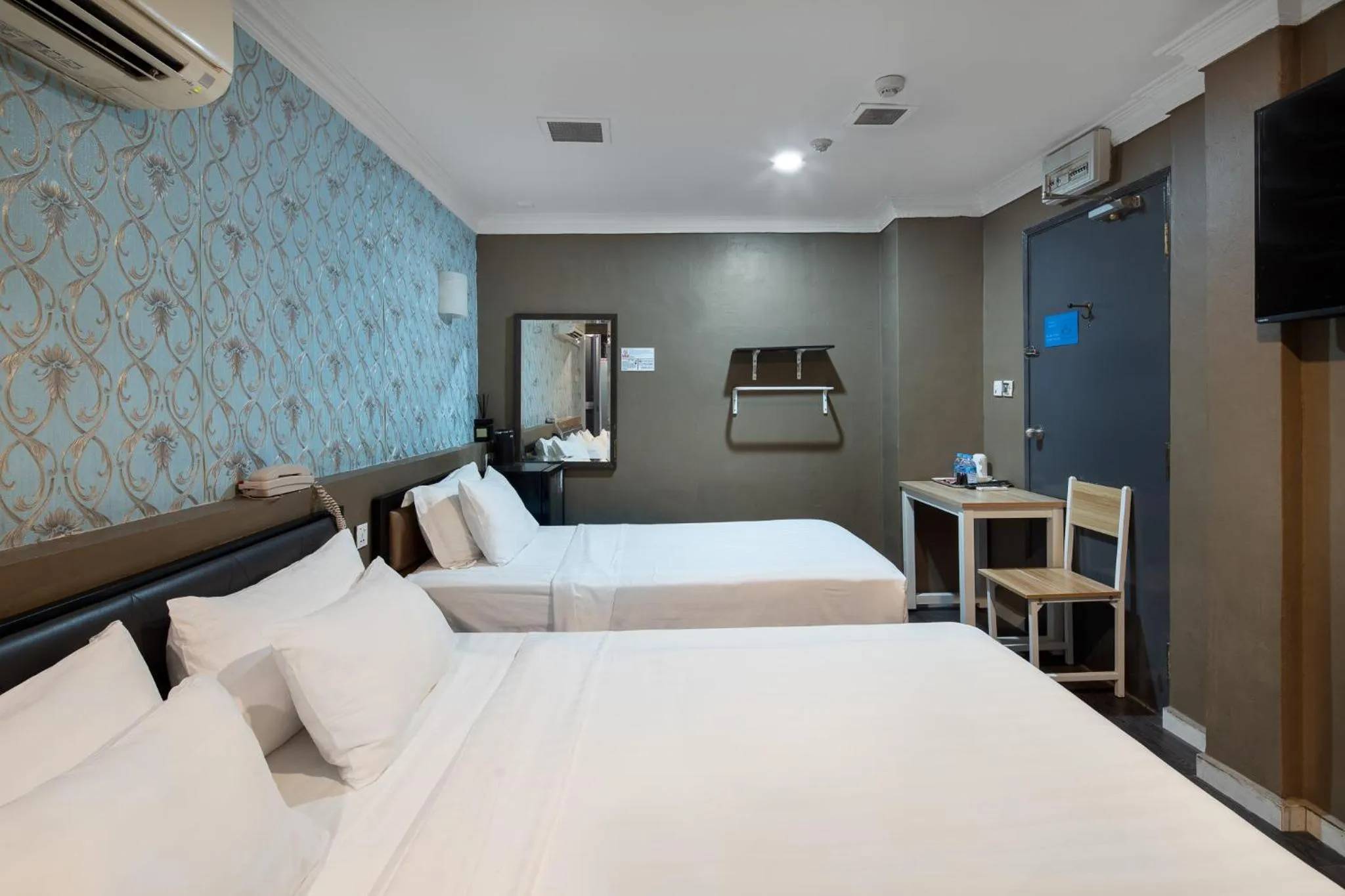 Bed in HOTEL JJH Aliwal