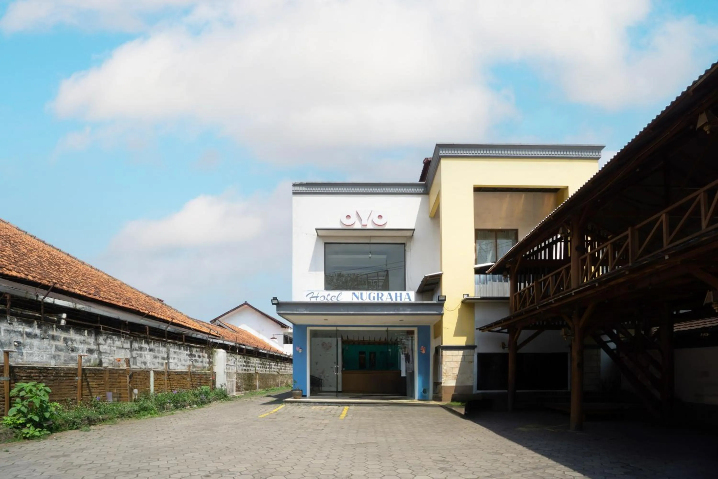 Property building in Hotel O Arjosari Near Plaza Araya Formerly Hotel Nugraha