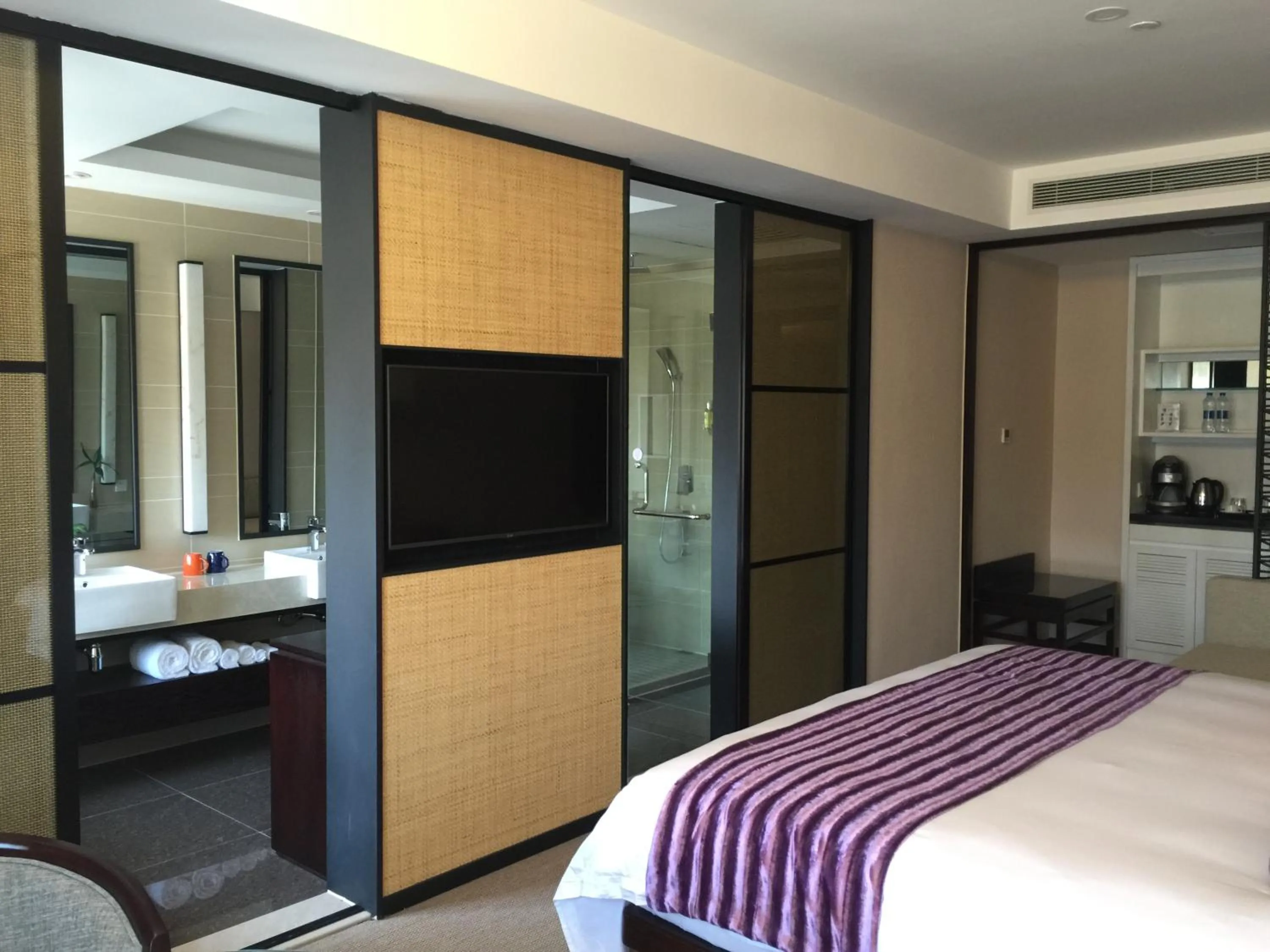 Bed in SSAW Boutique Hotel Hangzhou Xixi Park
