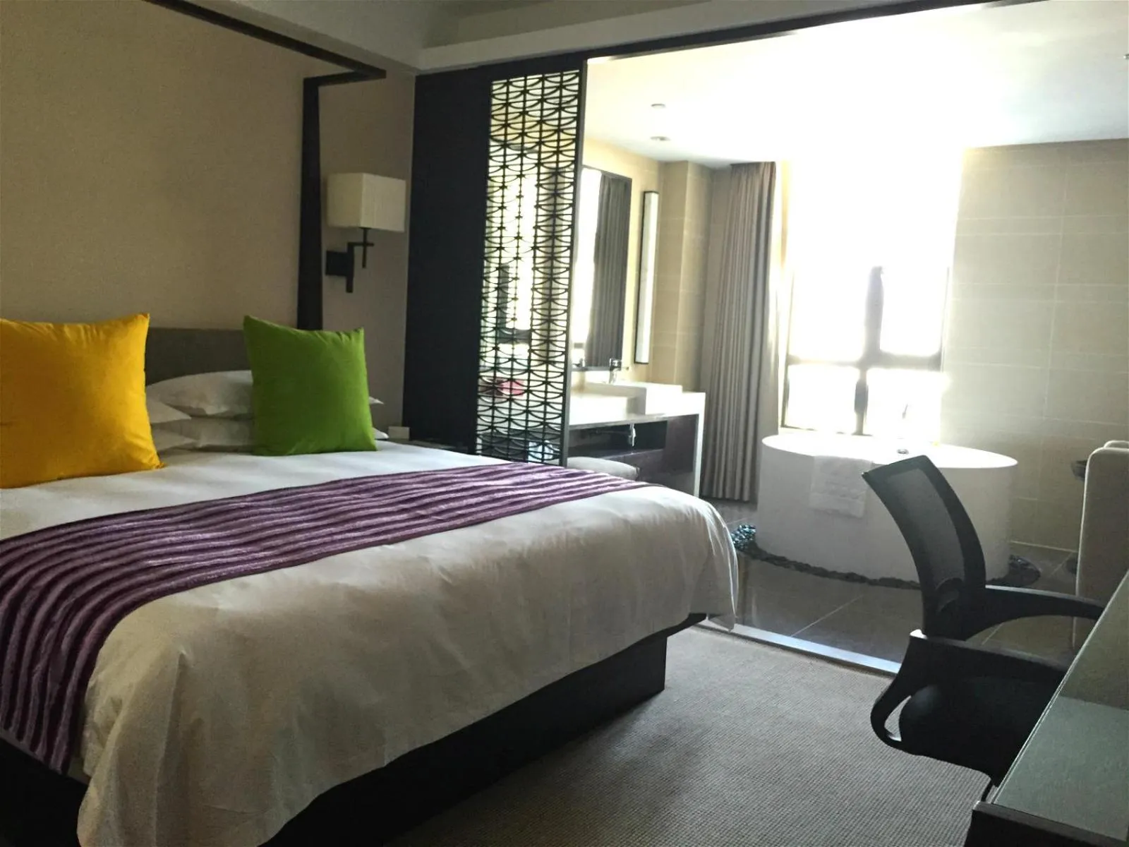 Bed in SSAW Boutique Hotel Hangzhou Xixi Park