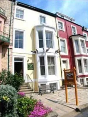 Facade/entrance in Pinewood House