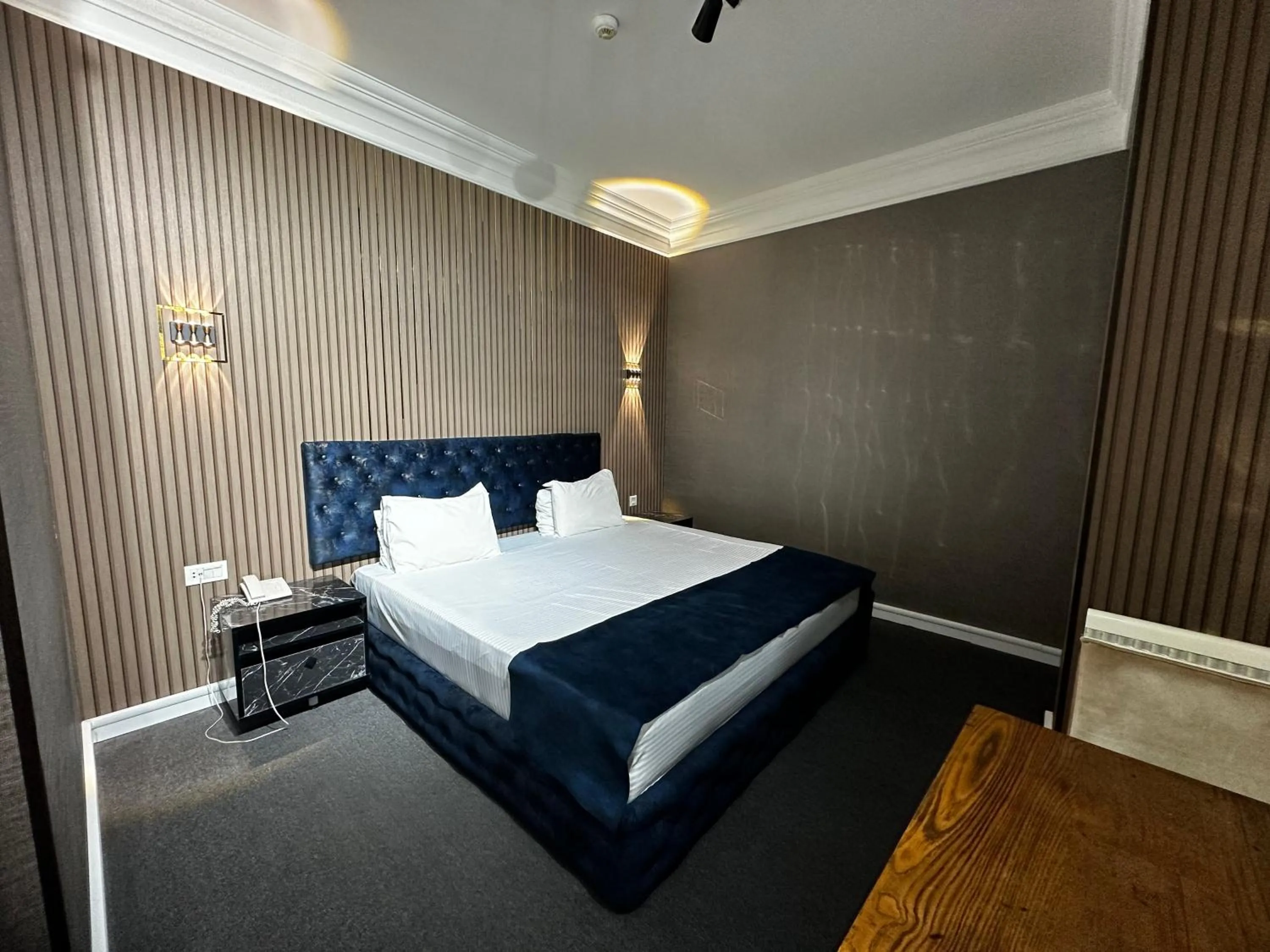 Bedroom, Bed in Amber Hotel