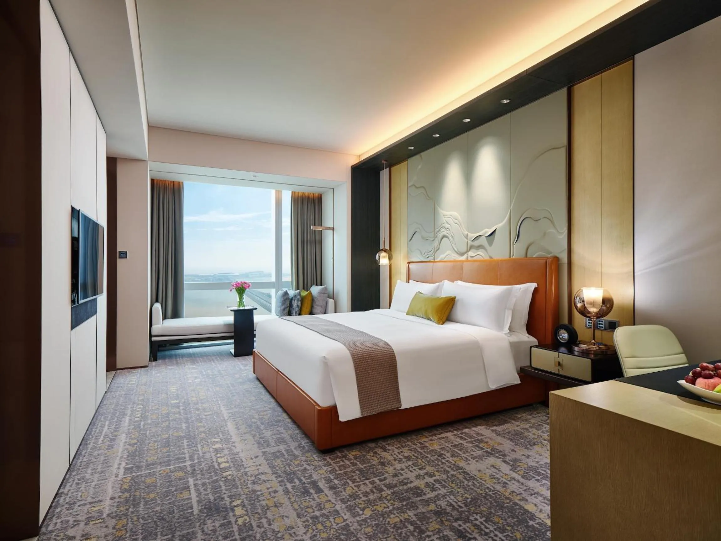 Photo of the whole room, Bed in InterContinental Zhuhai by IHG