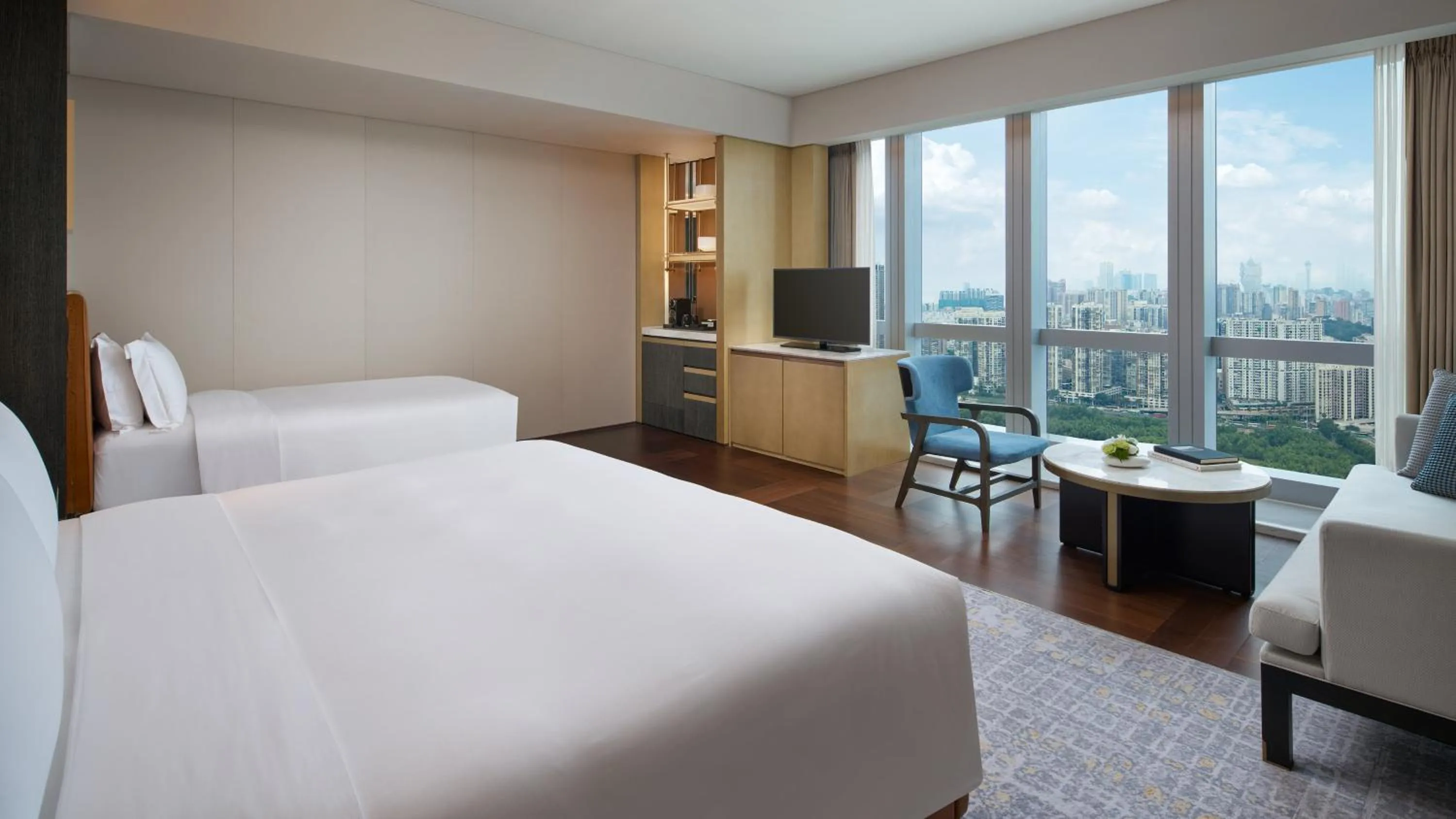 Photo of the whole room, Bed in InterContinental Zhuhai by IHG