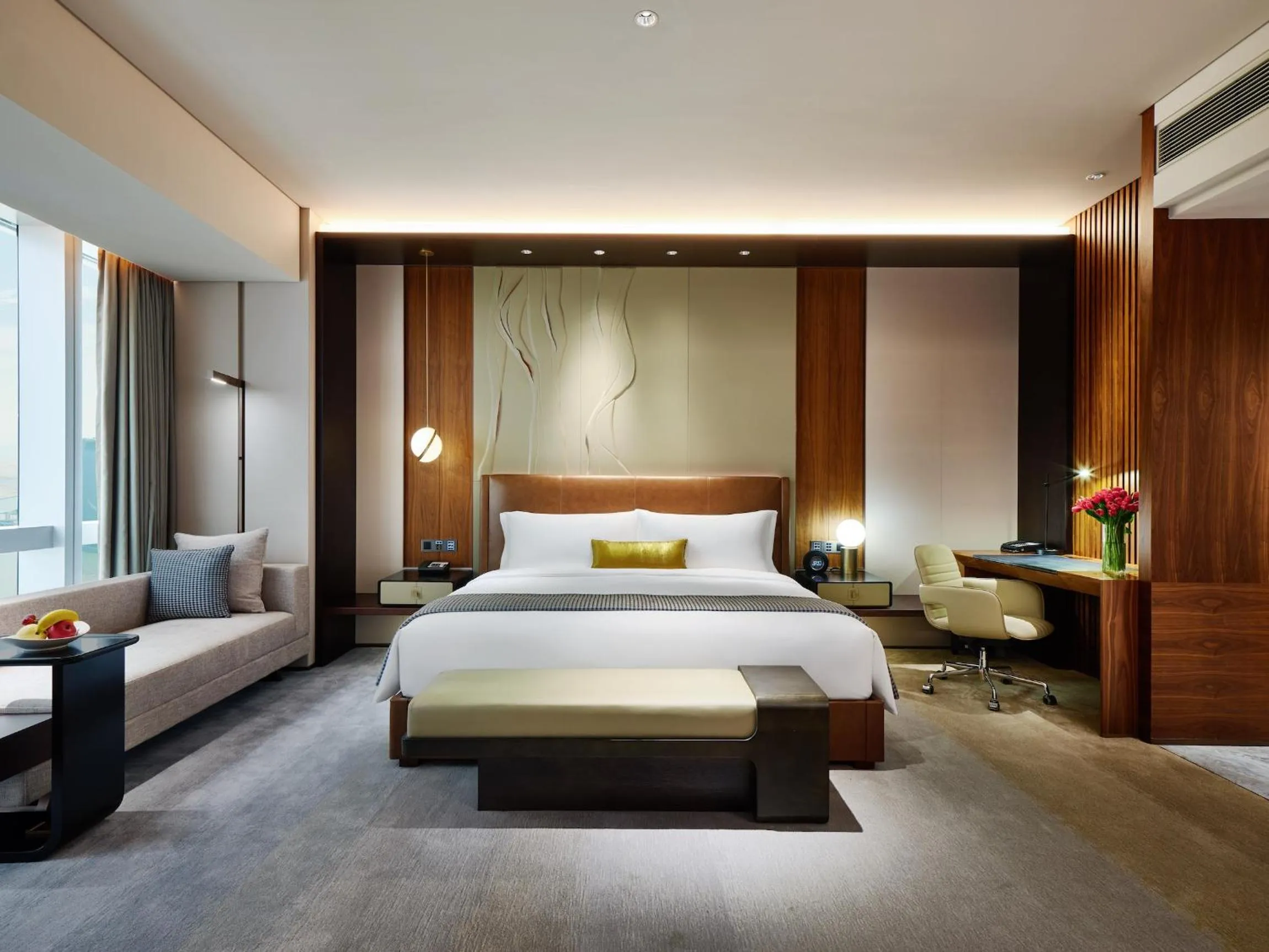 Photo of the whole room, Bed in InterContinental Zhuhai by IHG