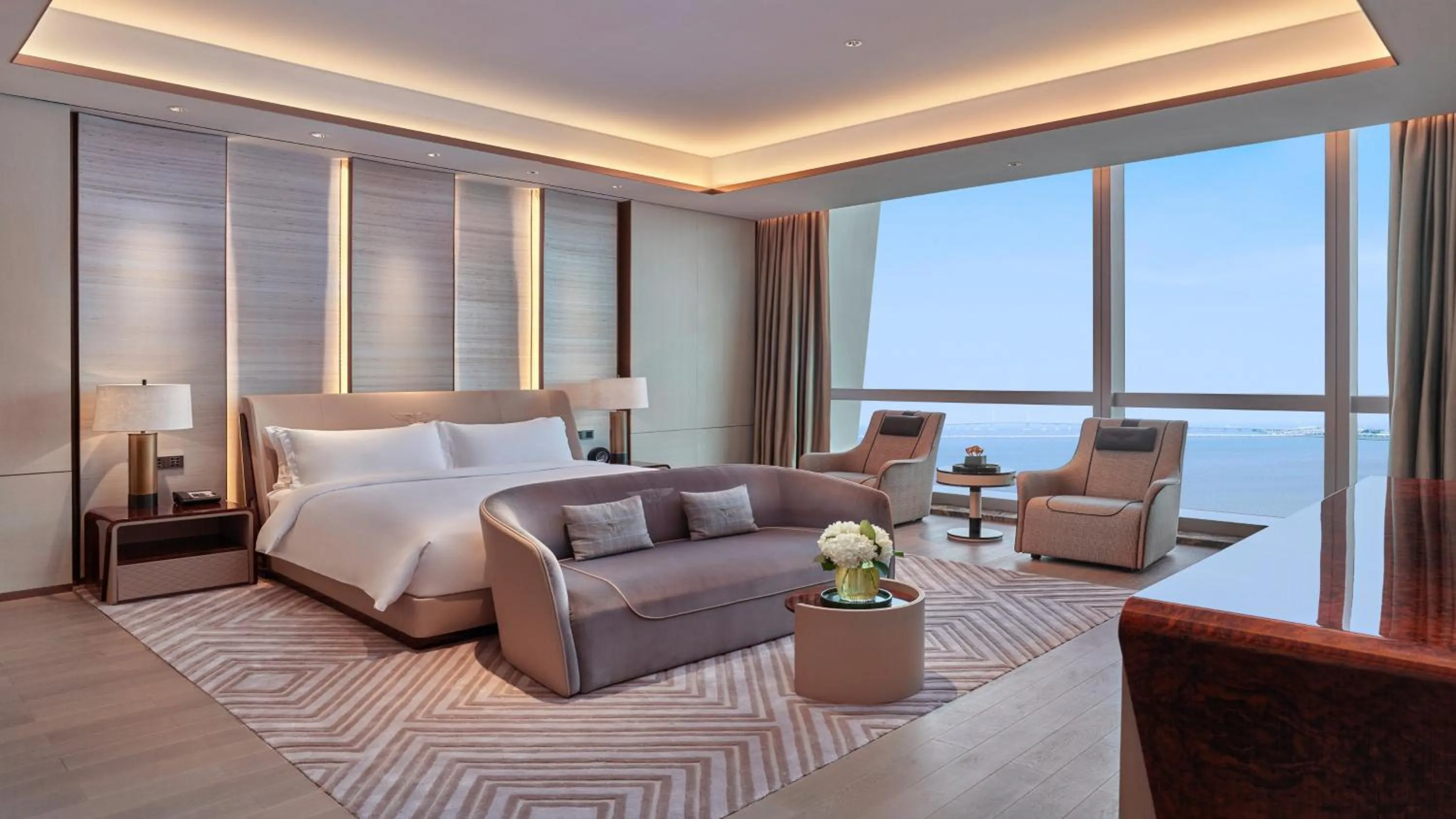 Photo of the whole room, Bed in InterContinental Zhuhai by IHG