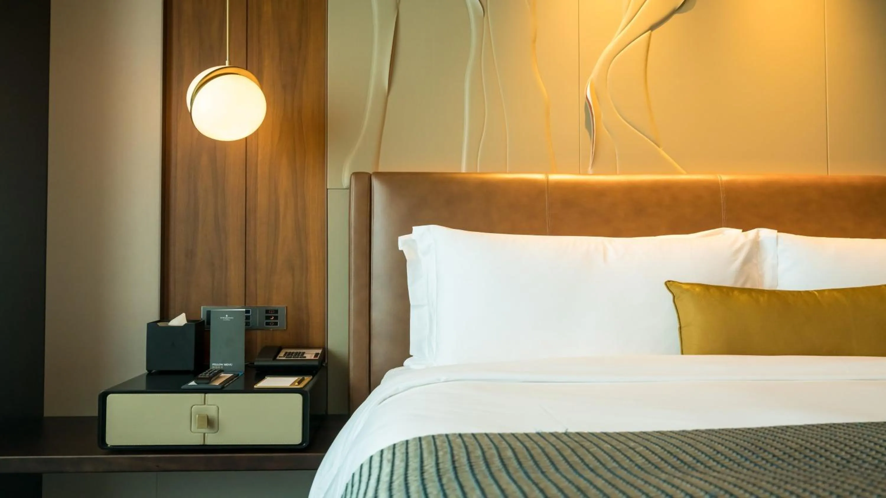 Photo of the whole room, Bed in InterContinental Zhuhai by IHG