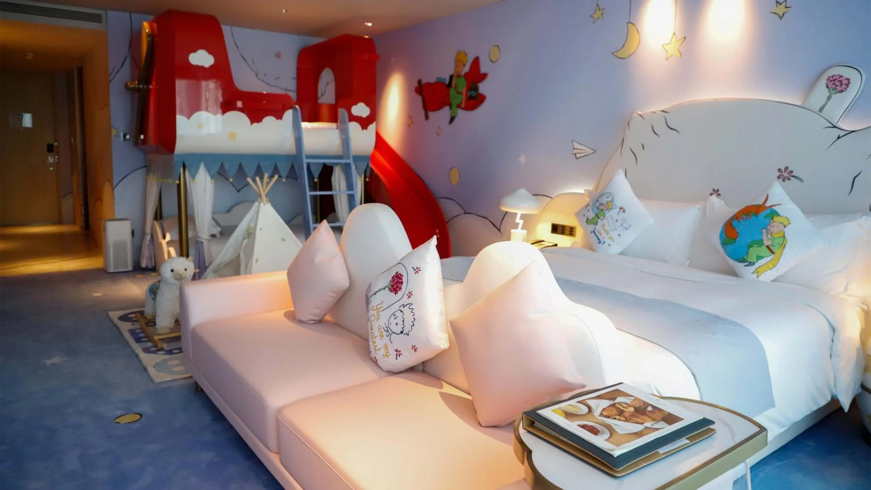 Photo of the whole room, Bed in InterContinental Zhuhai by IHG