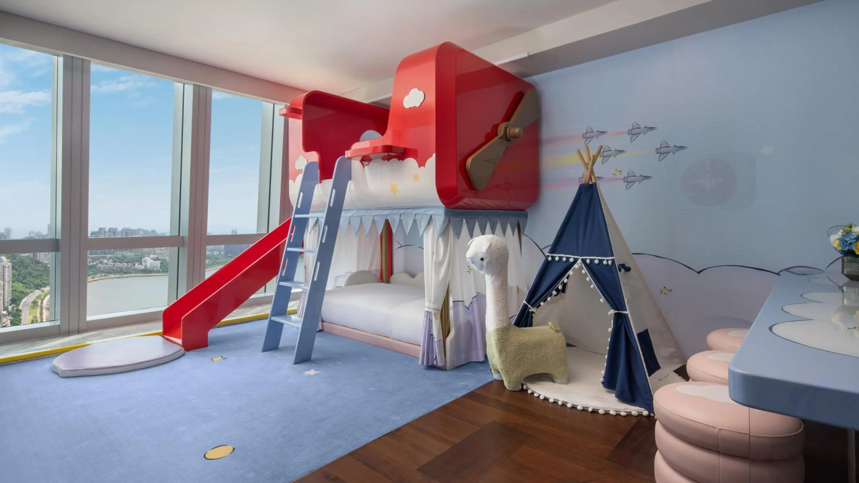 Photo of the whole room in InterContinental Zhuhai by IHG