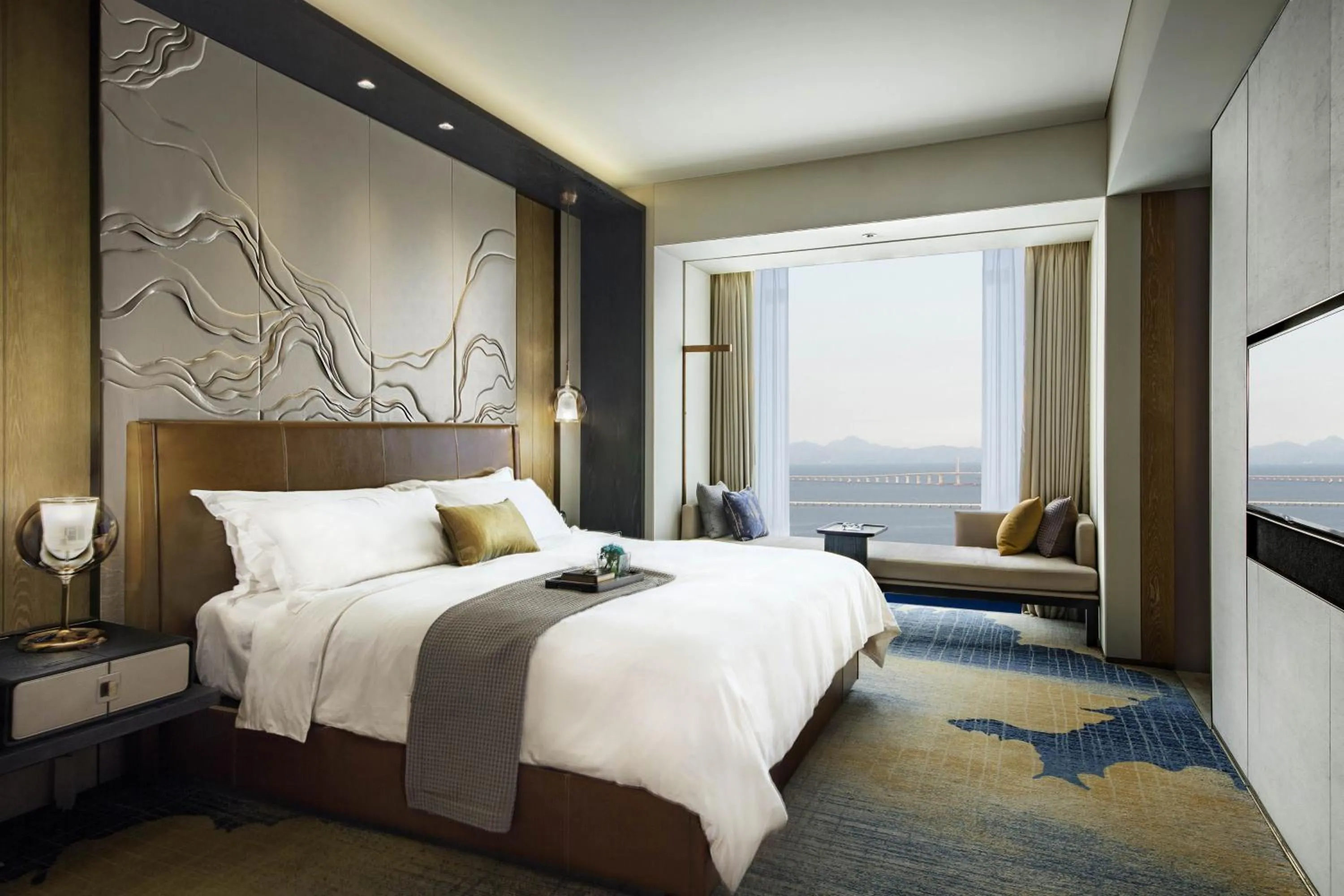 Photo of the whole room, Bed in InterContinental Zhuhai by IHG