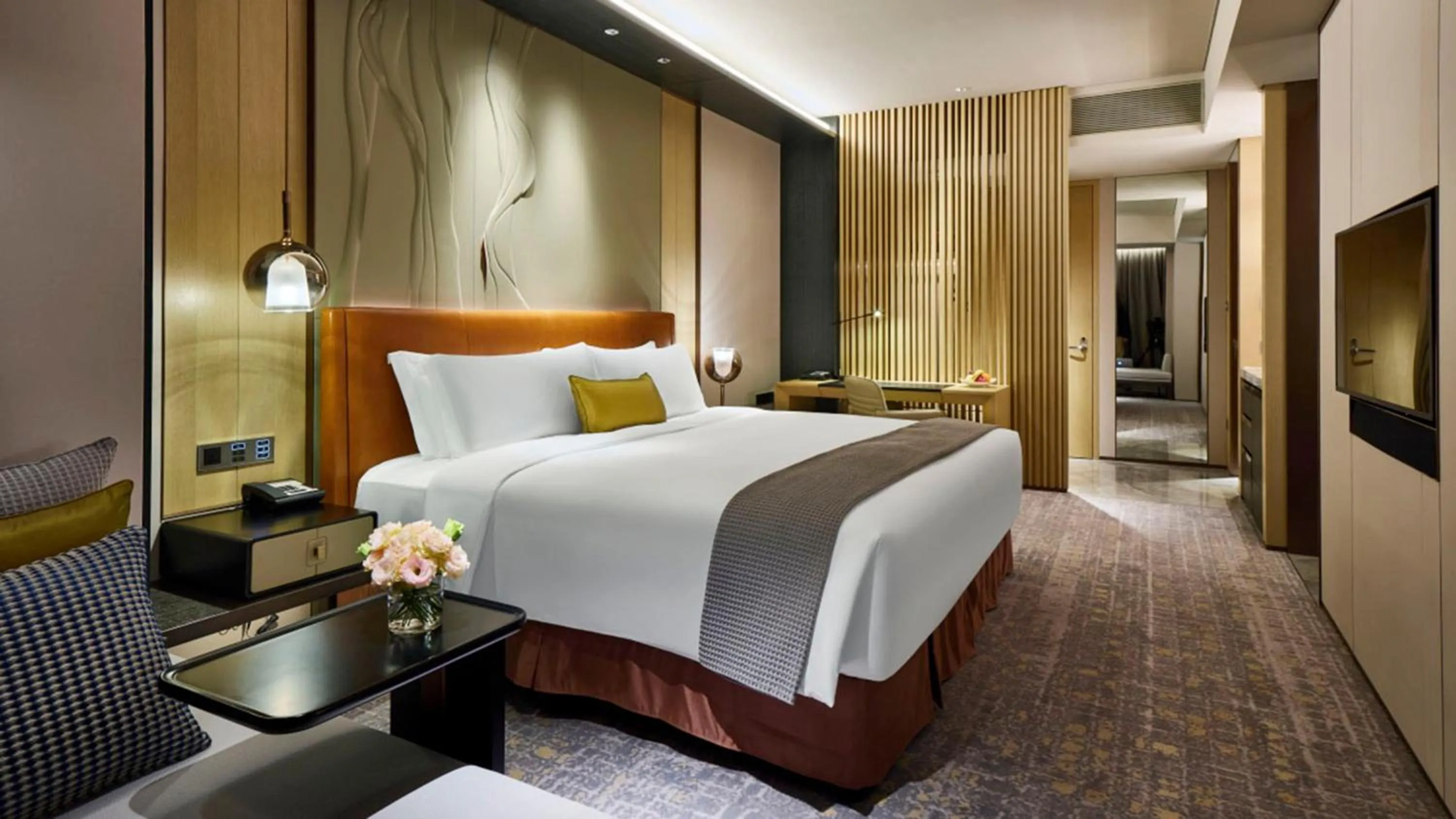 Photo of the whole room, Bed in InterContinental Zhuhai by IHG