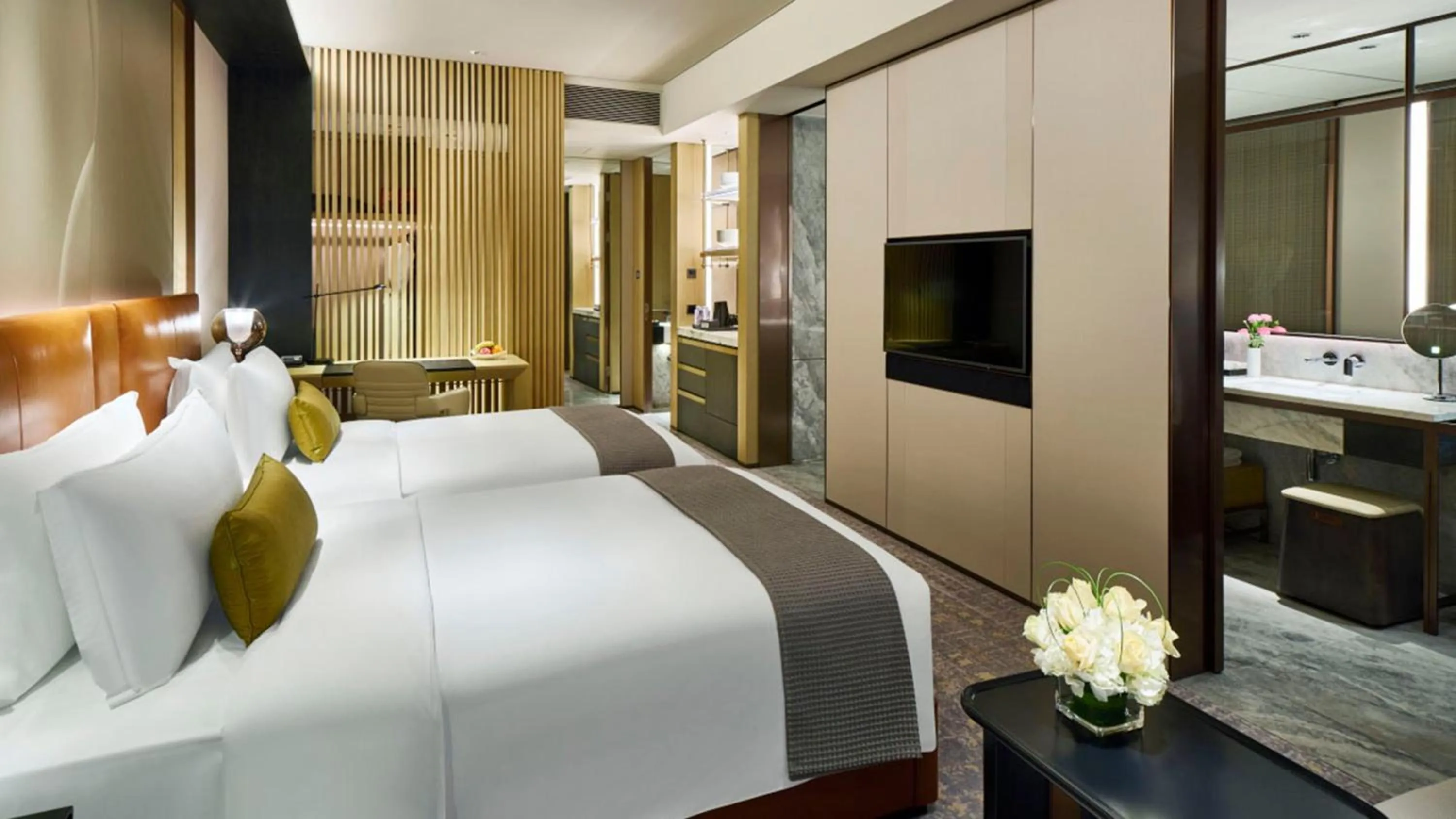 Photo of the whole room, Bed in InterContinental Zhuhai by IHG