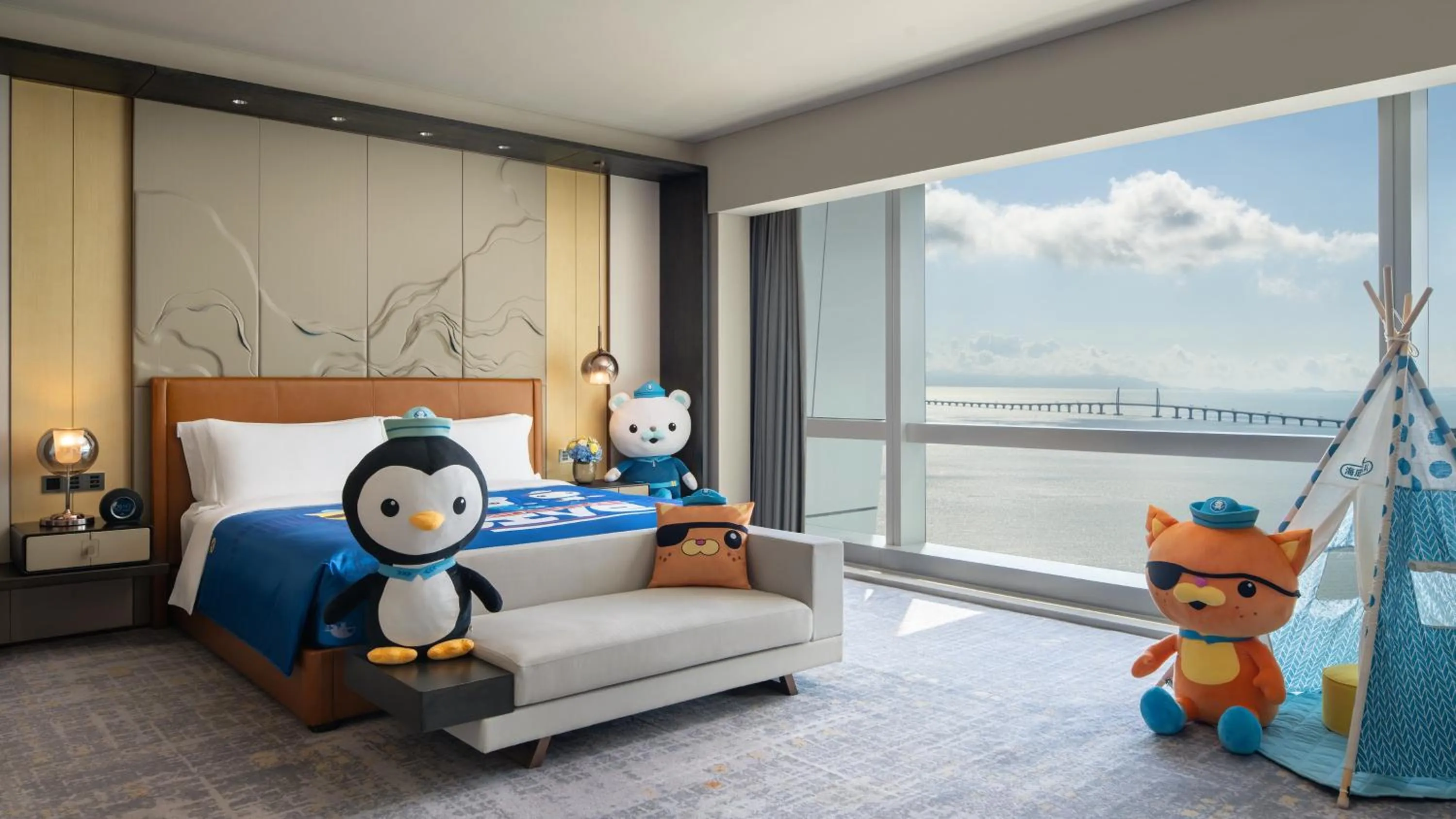 Photo of the whole room, Bed in InterContinental Zhuhai by IHG