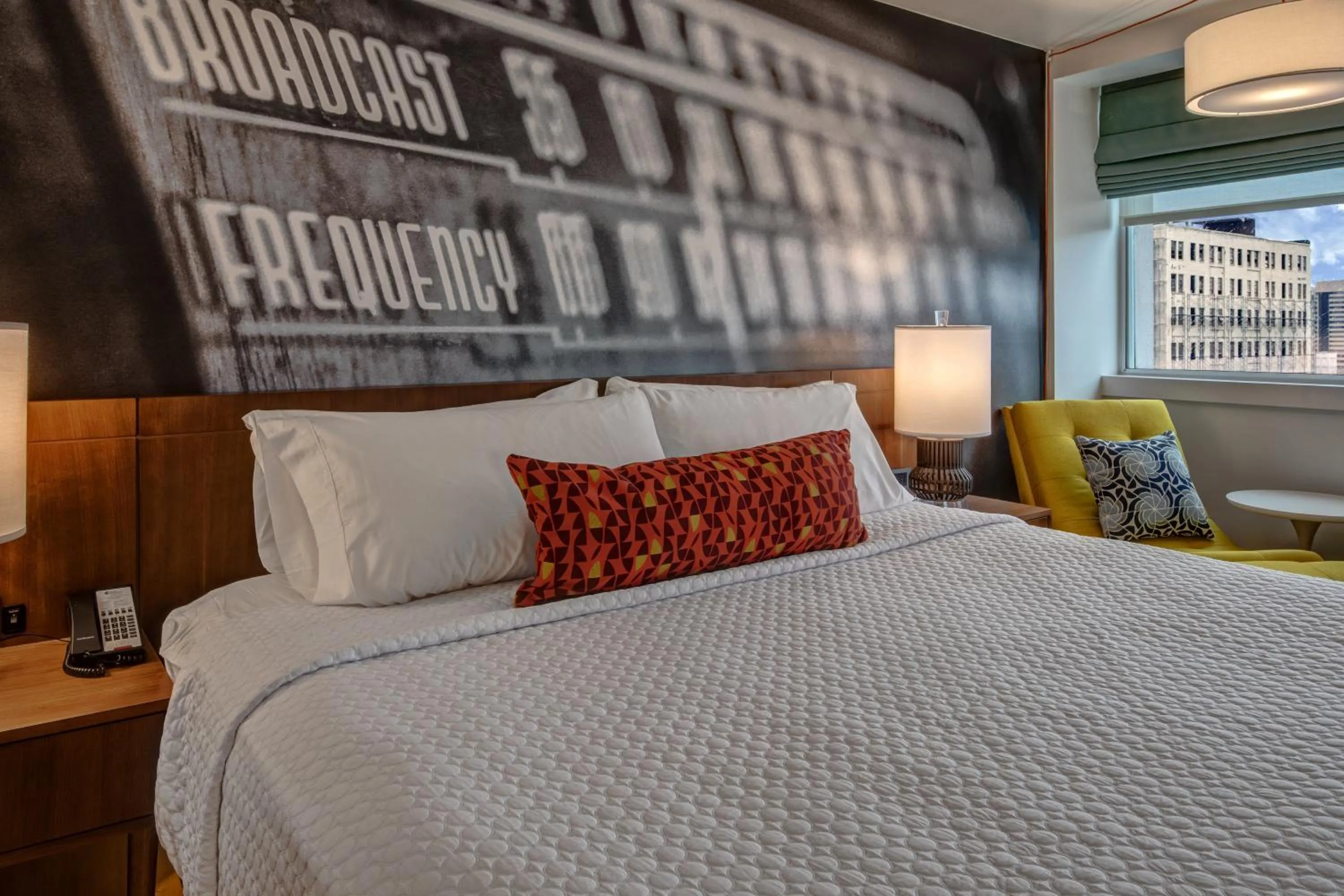 Photo of the whole room, Bed in Hotel Indigo - Memphis Downtown by IHG
