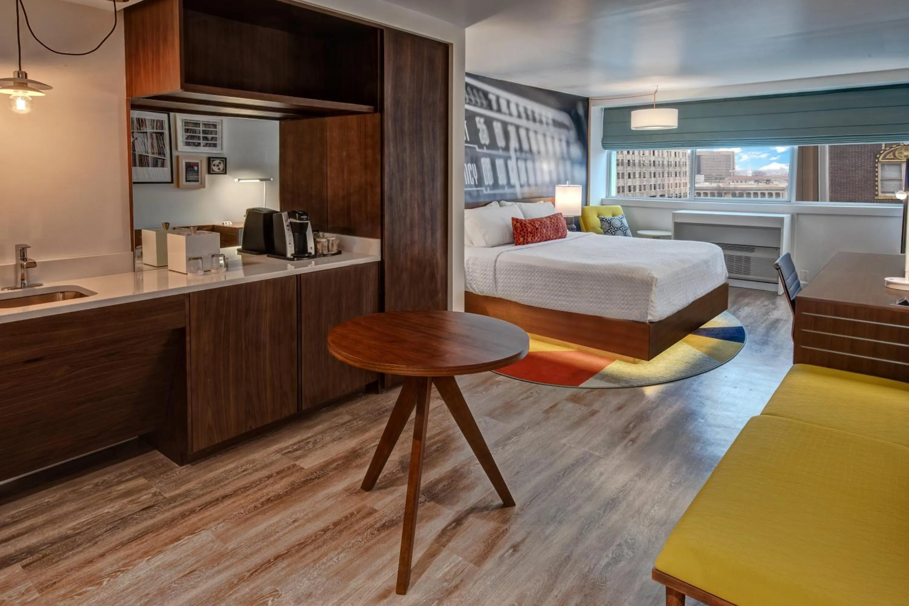 Photo of the whole room, Bed in Hotel Indigo - Memphis Downtown by IHG