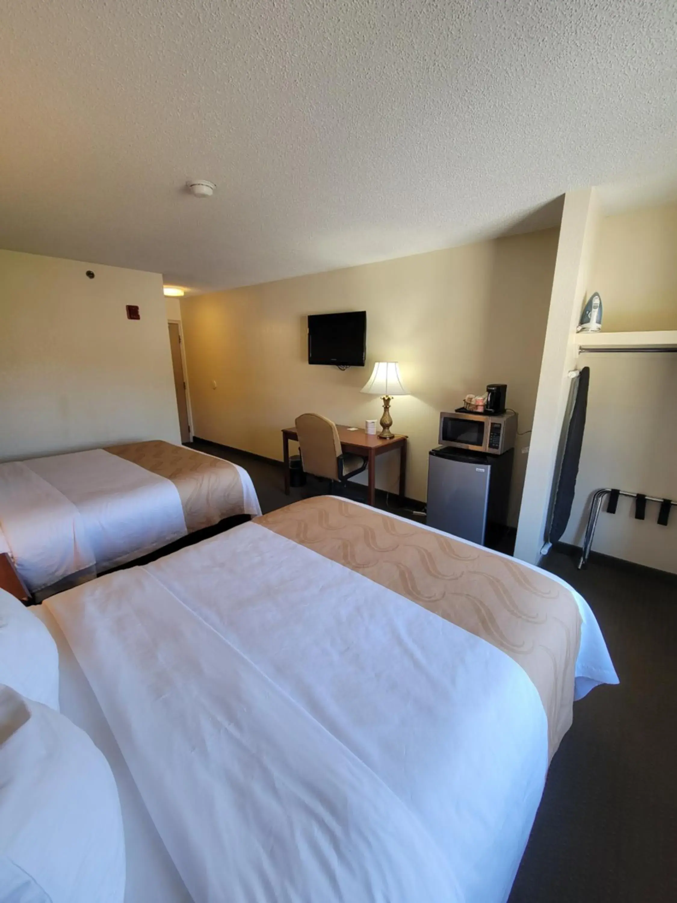 Queen Room with Two Queen Beds - Accessible/Non-Smoking in Quality Inn & Suites Prestonsburg next to Mountain Arts Center Queen Room with Two Queen Beds - Accessible/Non-Smoking in Quality Inn & Suites Prestonsburg next to Mountain Arts Center