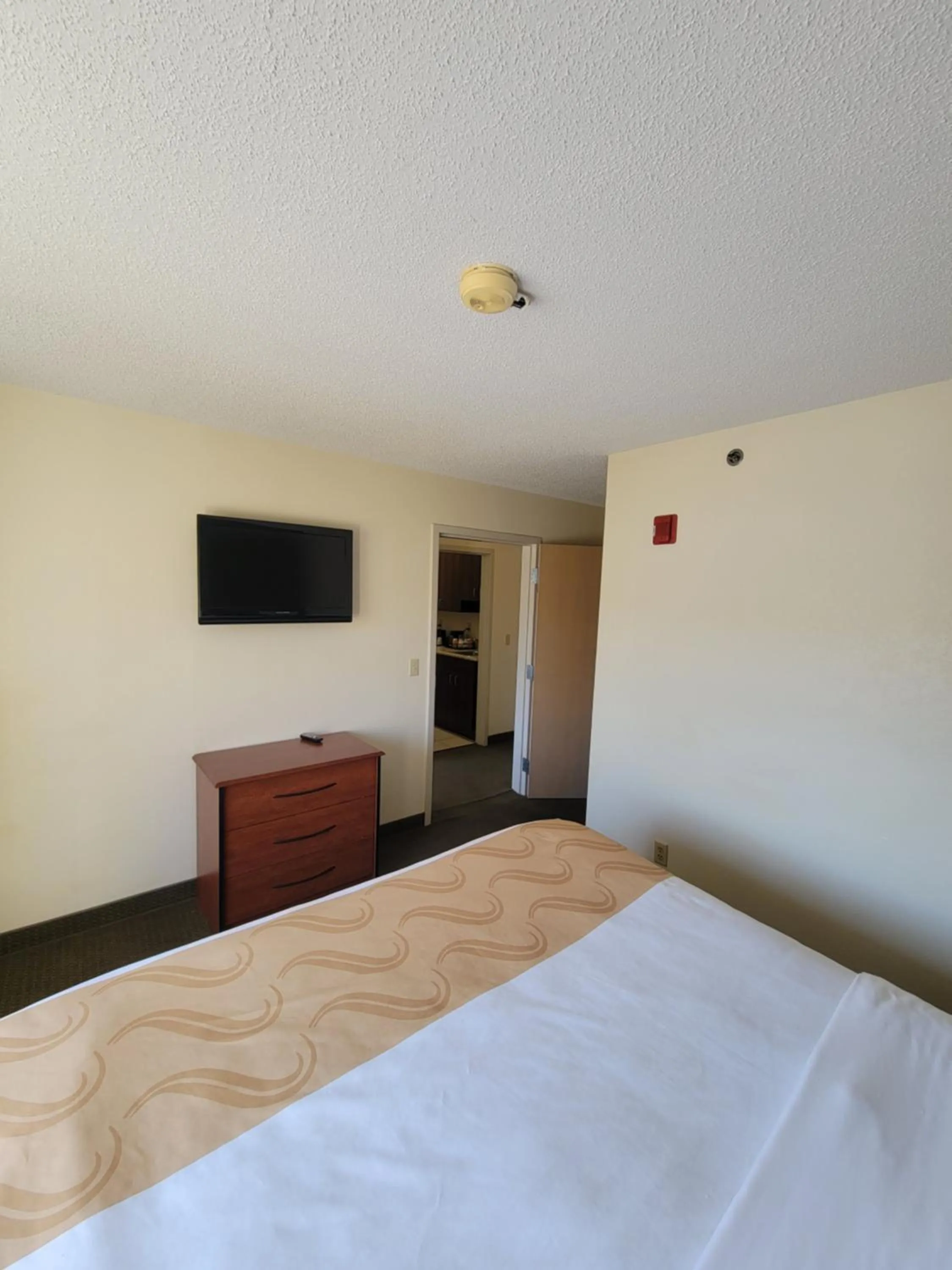 Bedroom, Bed in Quality Inn & Suites Prestonsburg next to Mountain Arts Center