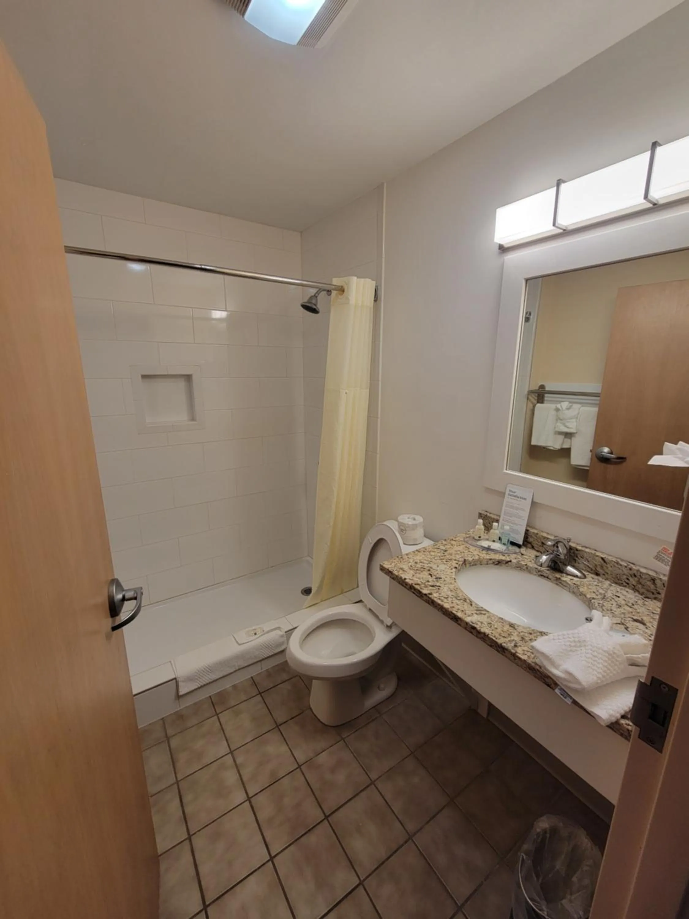 Shower in Quality Inn & Suites Prestonsburg next to Mountain Arts Center