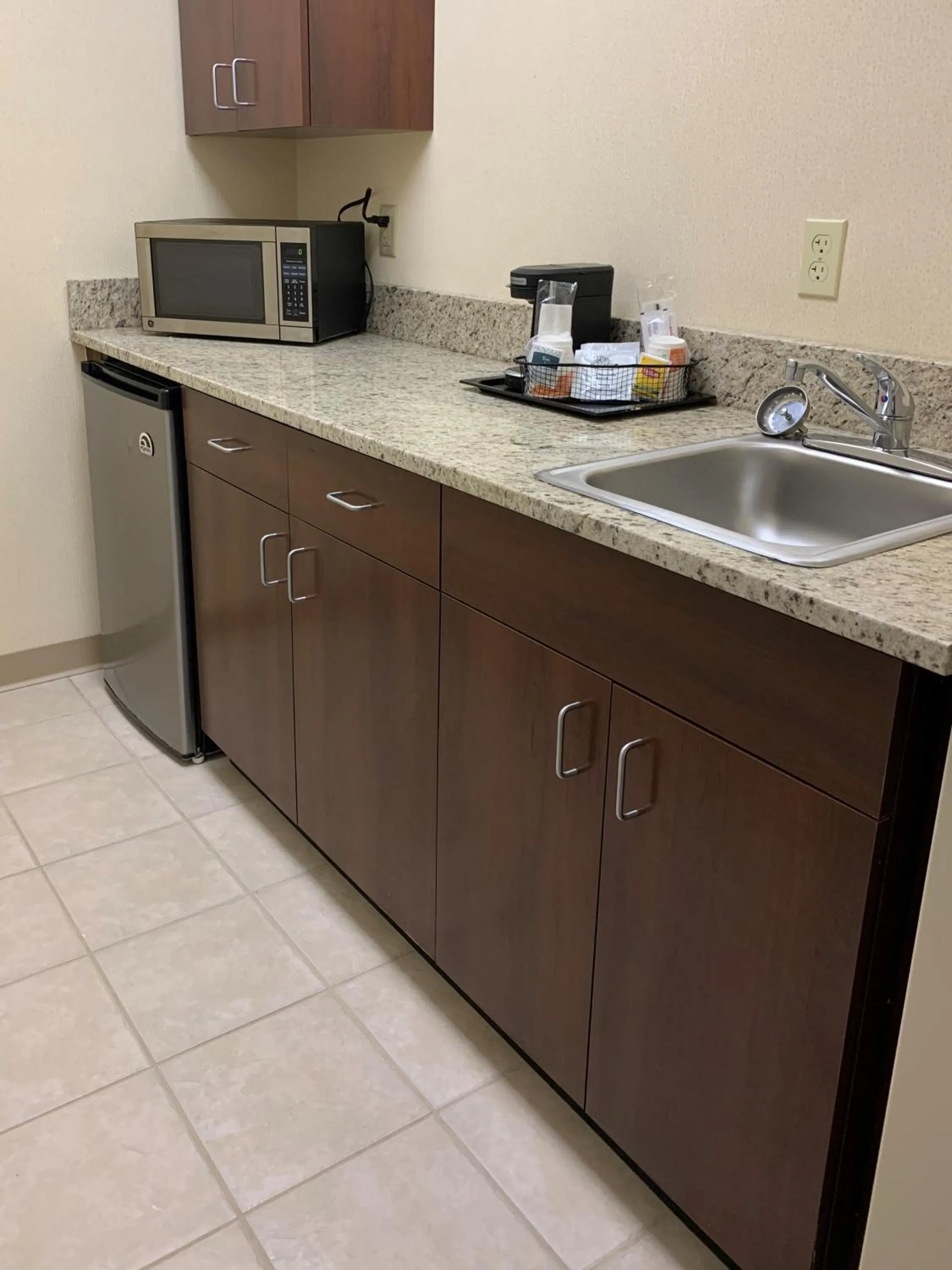 Kitchen or kitchenette in Quality Inn & Suites Prestonsburg next to Mountain Arts Center