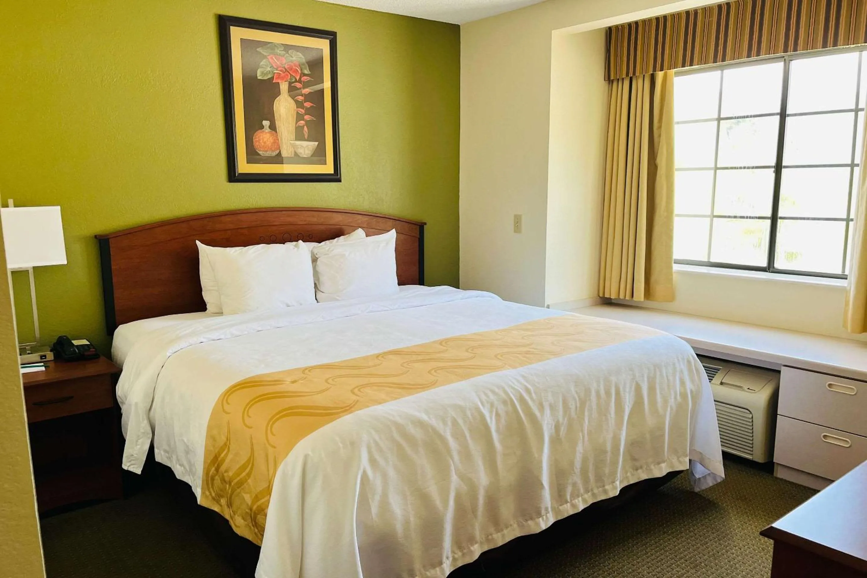 Bedroom, Bed in Quality Inn & Suites Prestonsburg next to Mountain Arts Center