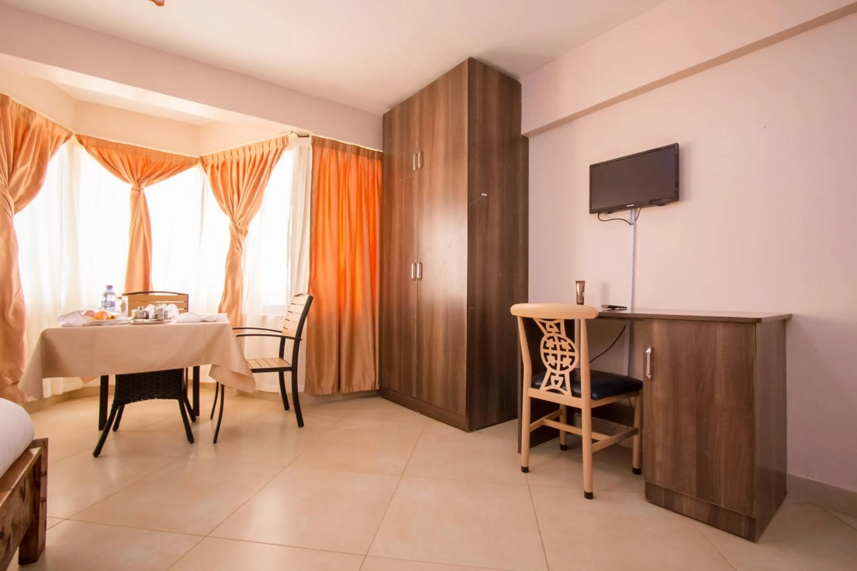 TV and multimedia, Dining Area in Paleo Hotel and Spa