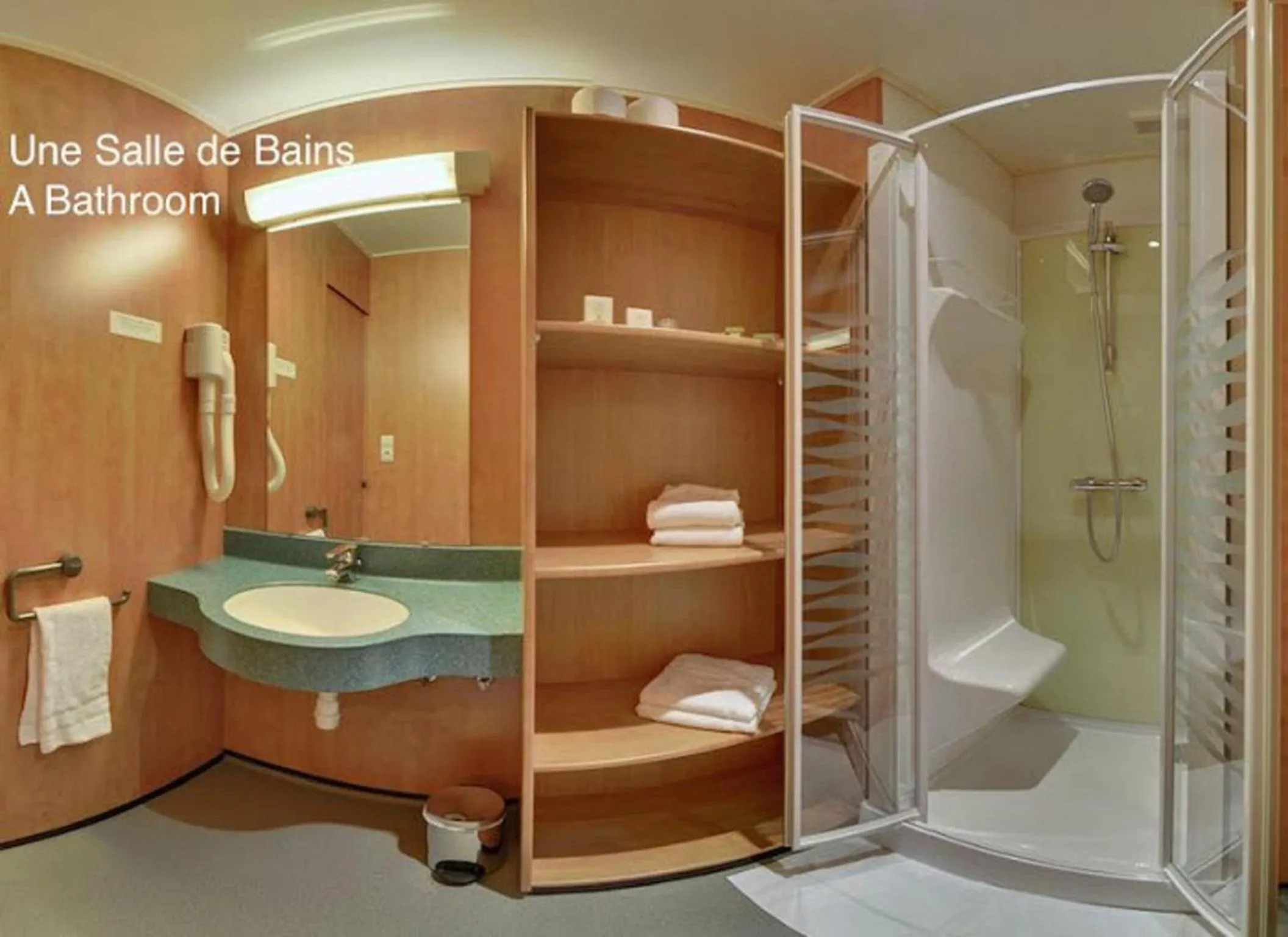 Bathroom in Logis Hotel de Paris