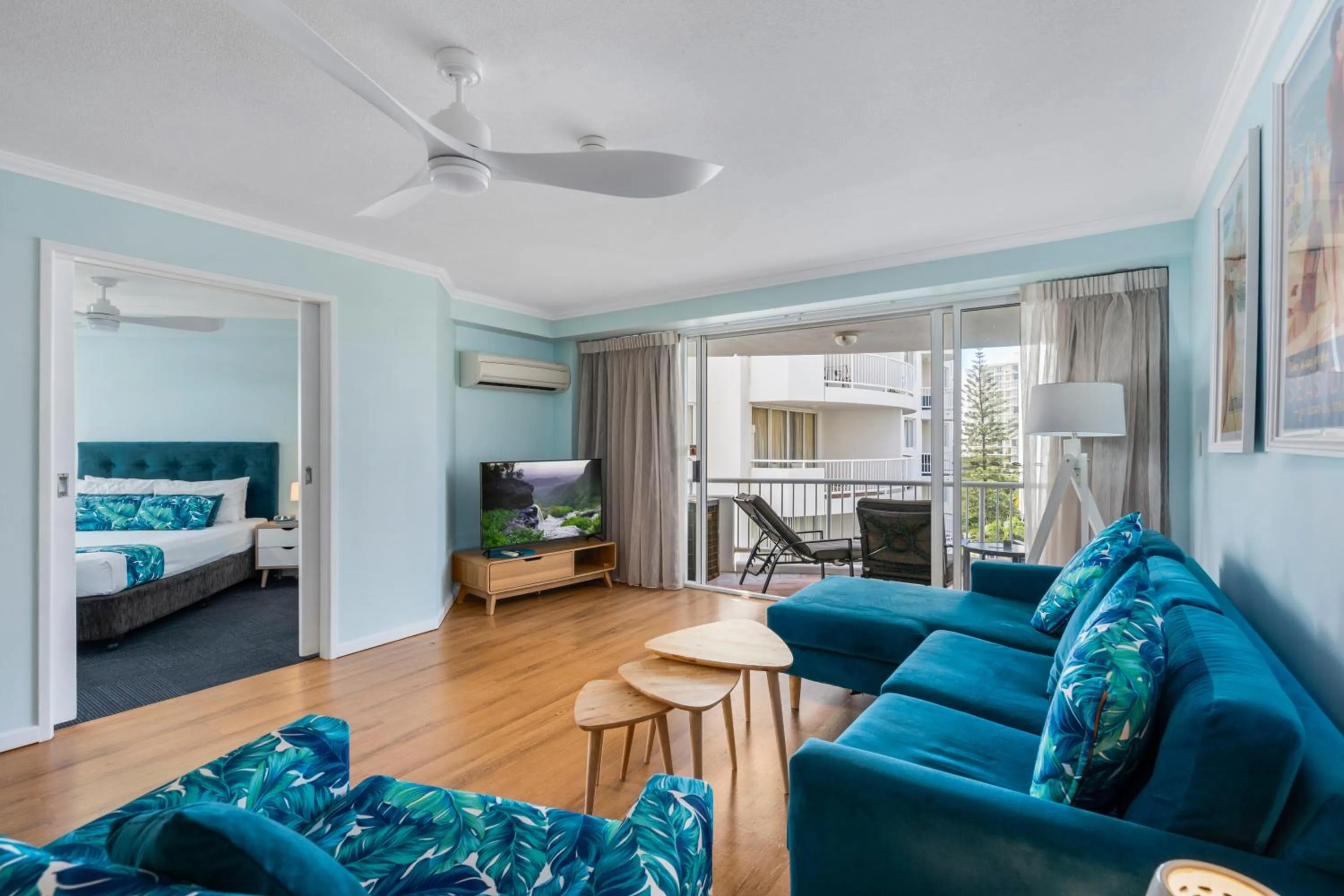 Communal lounge/ TV room, Bed in Sovereign on the Gold Coast