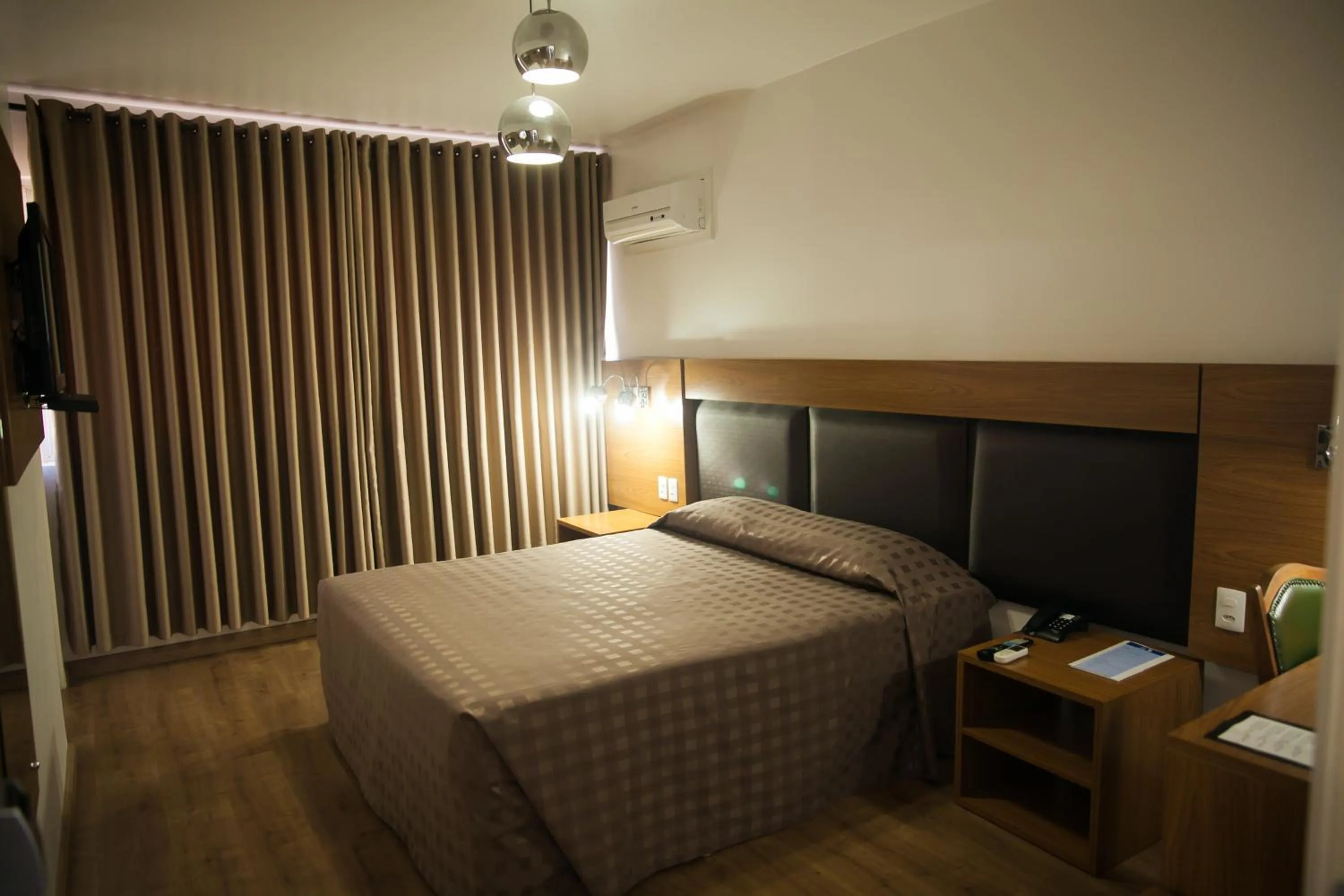 Bathroom, Bed in Itaimbé Palace Hotel