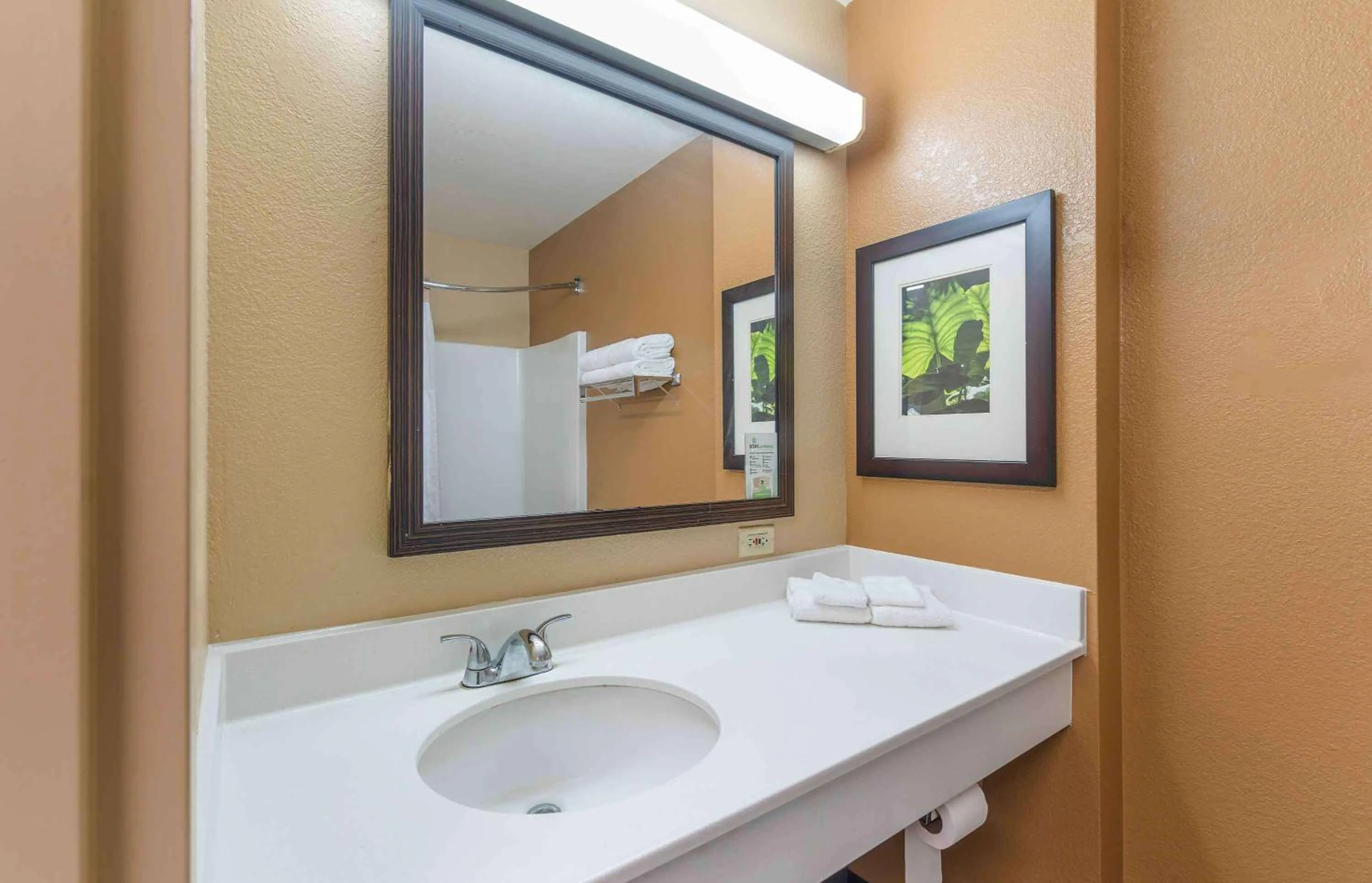 Bathroom in Extended Stay America Suites - Memphis - Germantown West