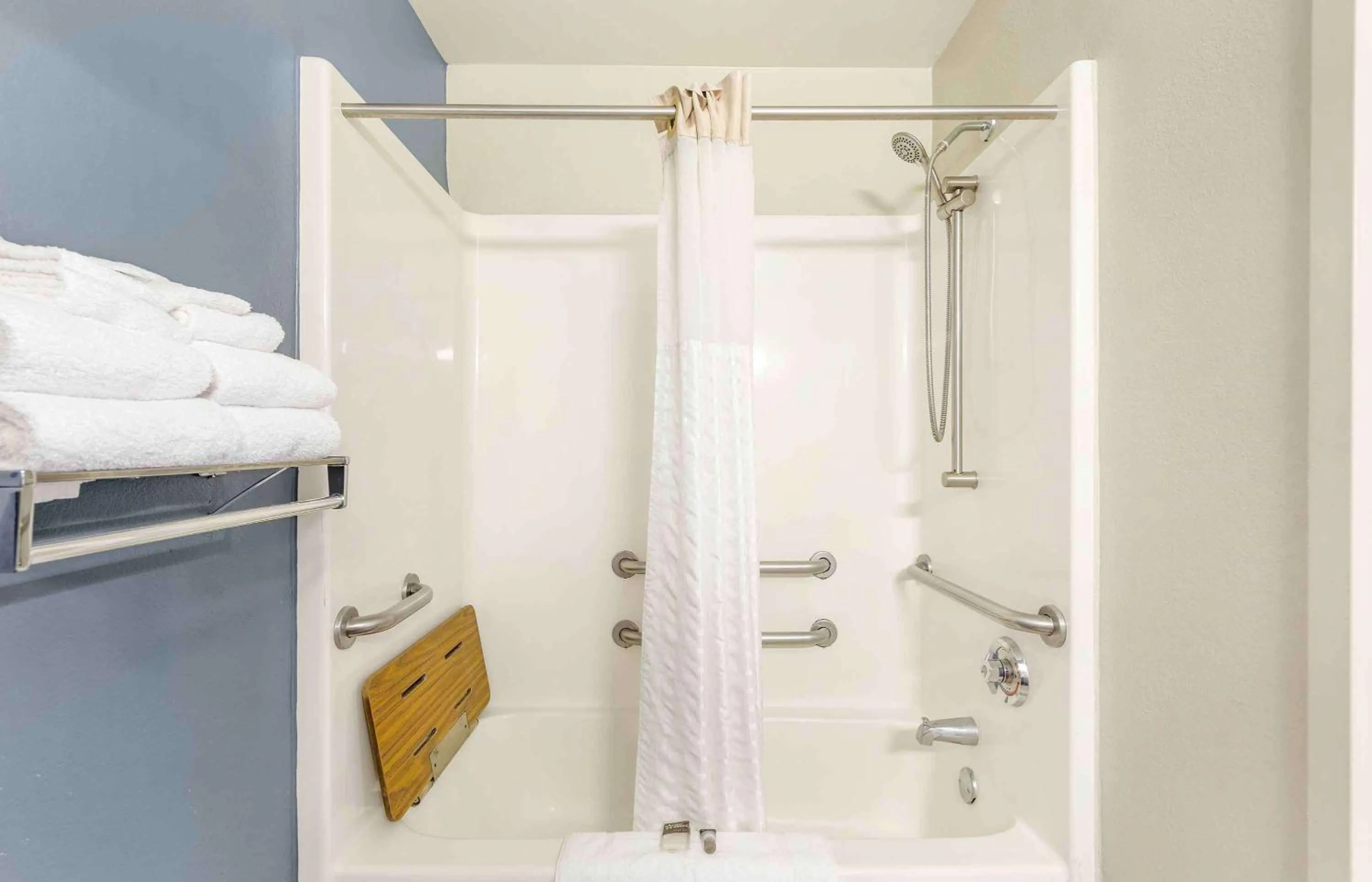 Bathroom in Extended Stay America Suites - Memphis - Germantown West