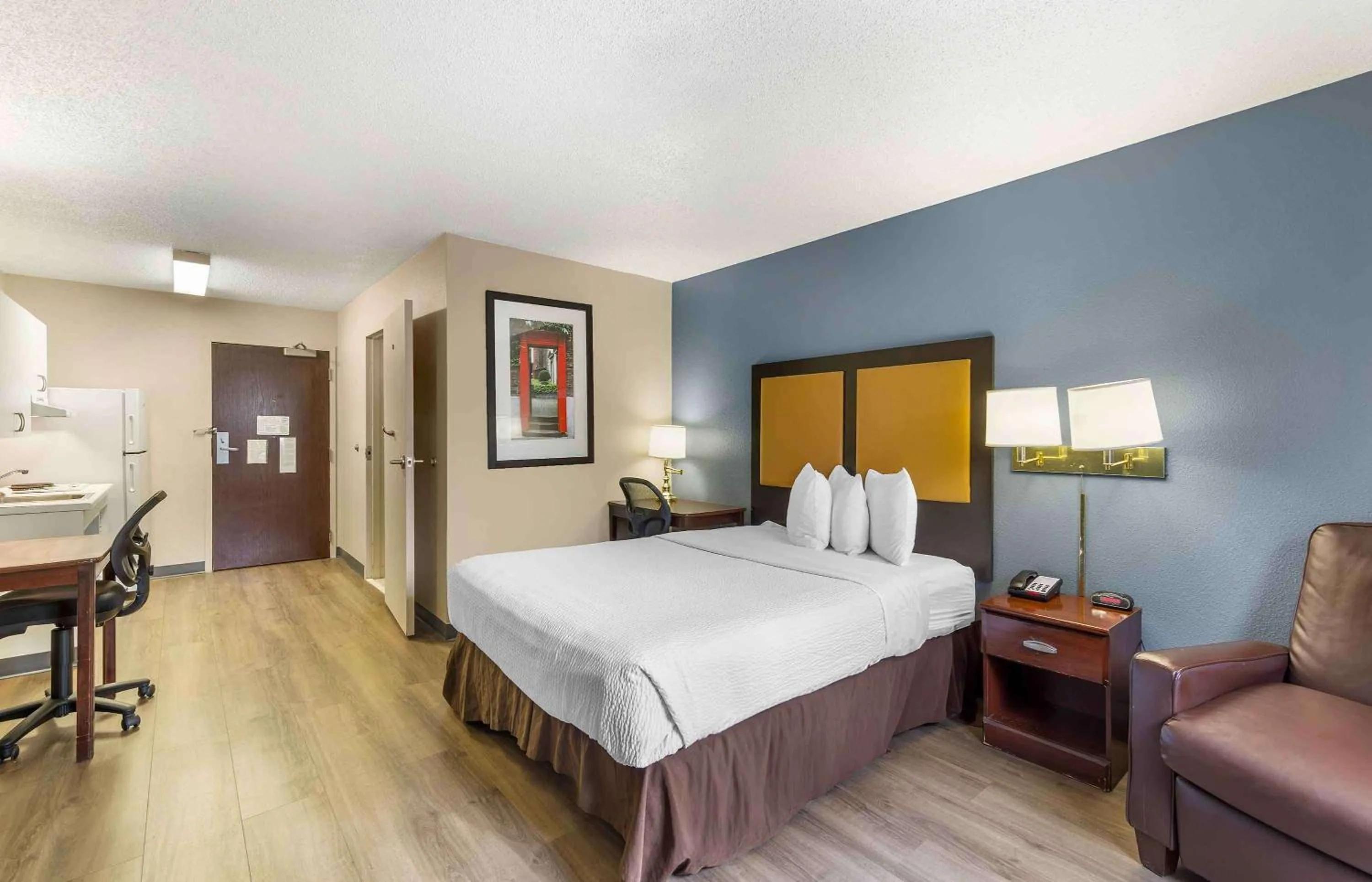 Bedroom, Bed in Extended Stay America Suites - Memphis - Germantown West