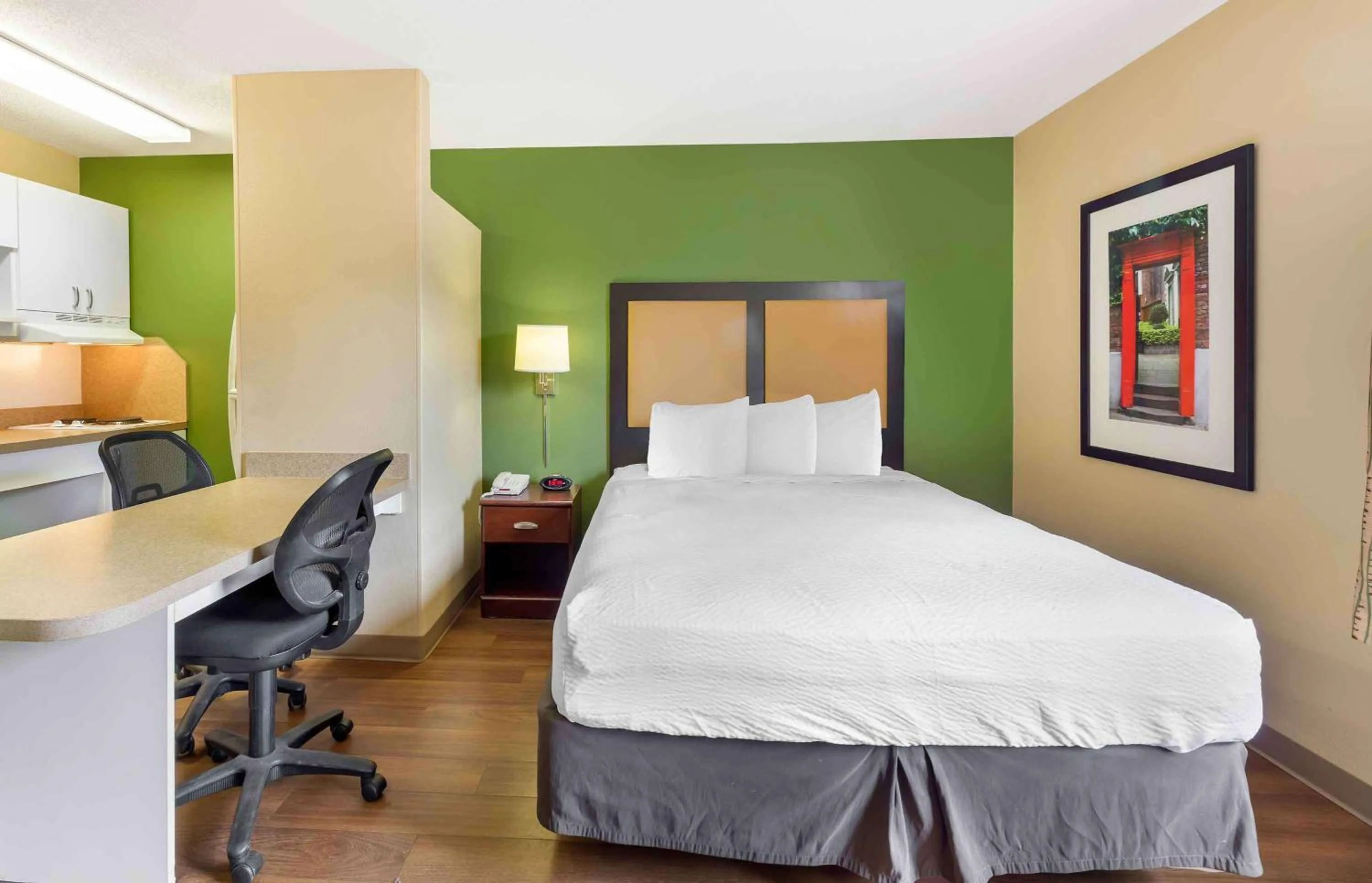 Bedroom, Bed in Extended Stay America Suites - Memphis - Germantown West