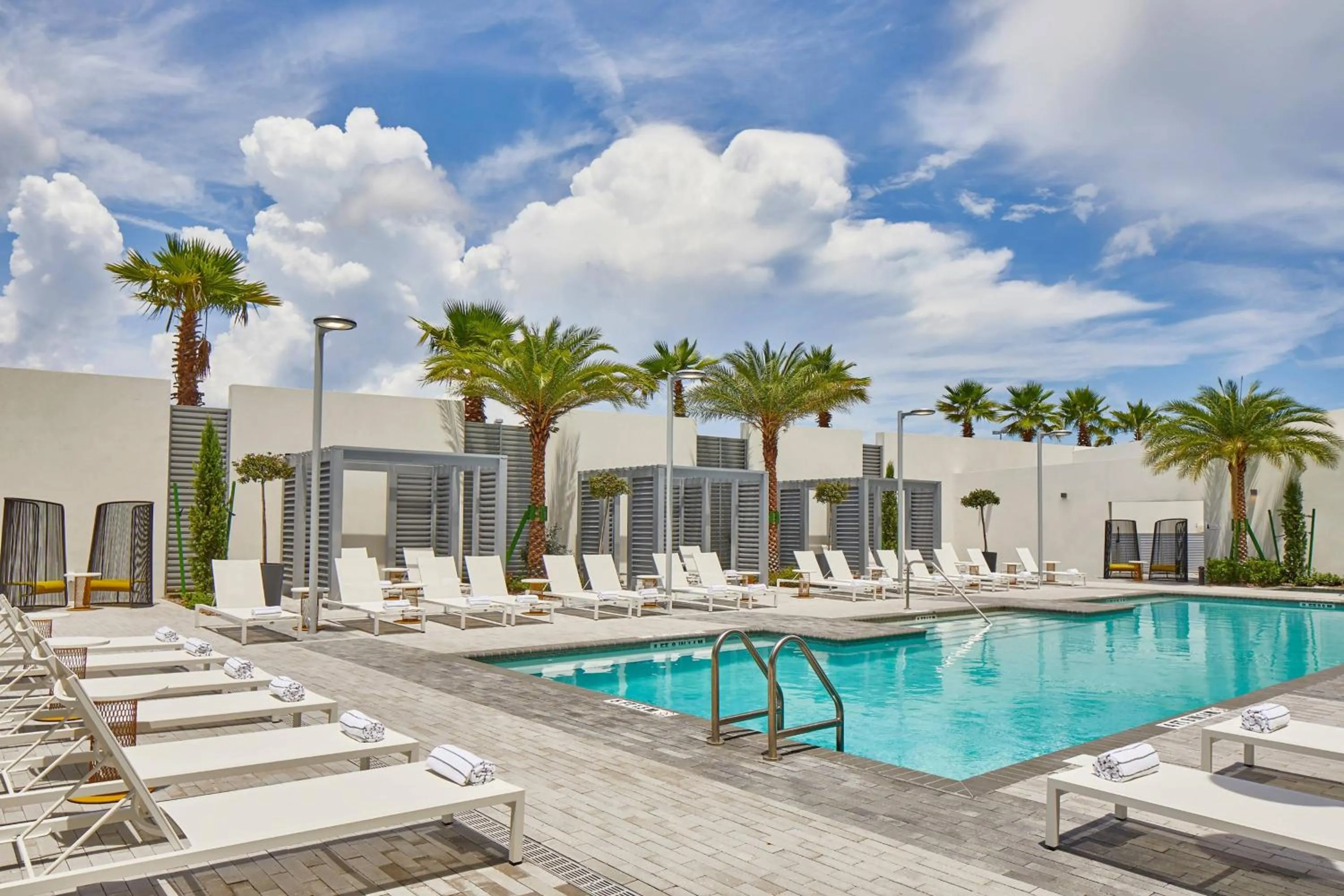 Swimming pool in The Daytona, Autograph Collection