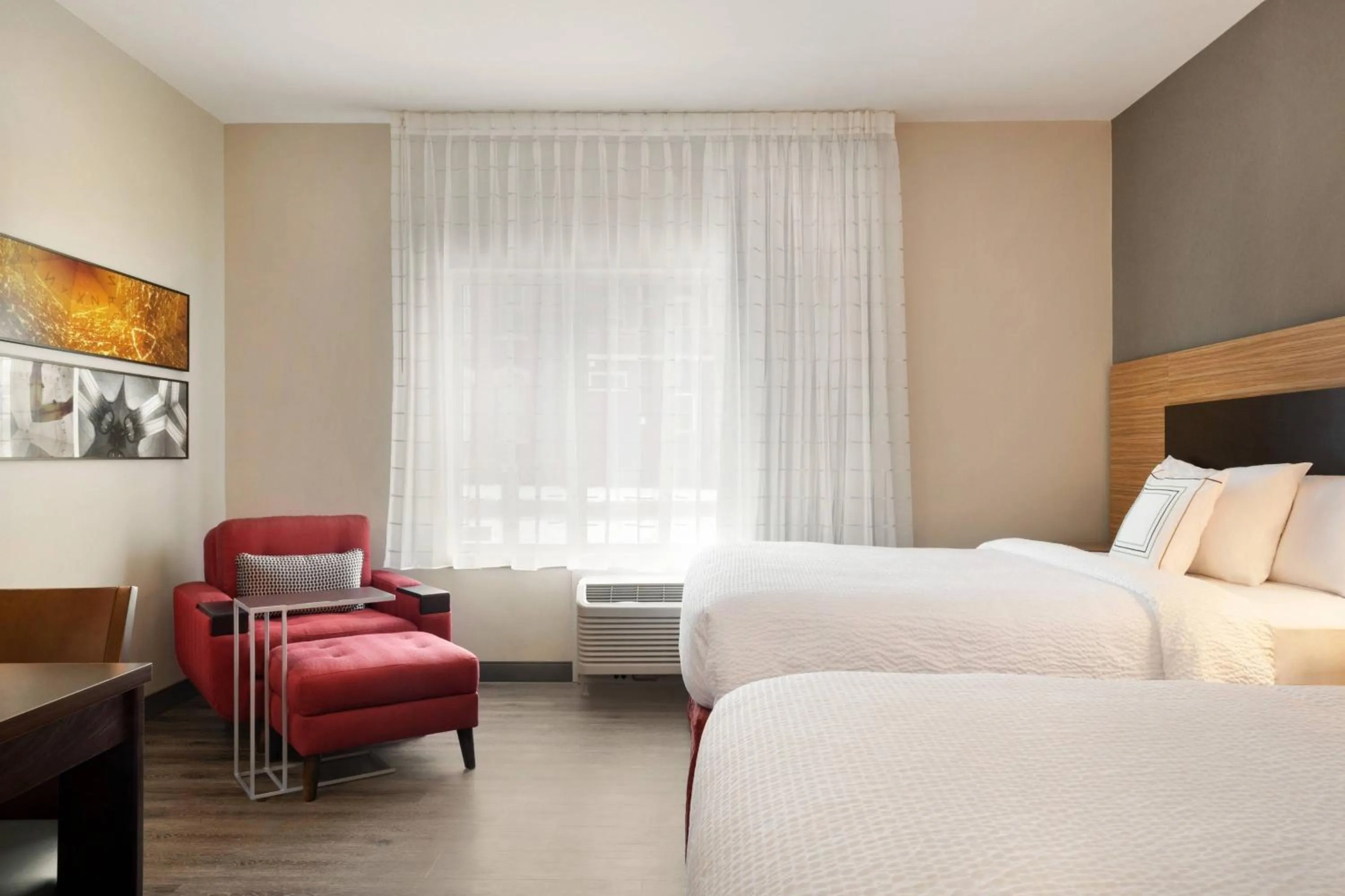 Photo of the whole room, Bed in TownePlace Suites by Marriott Dubuque Downtown