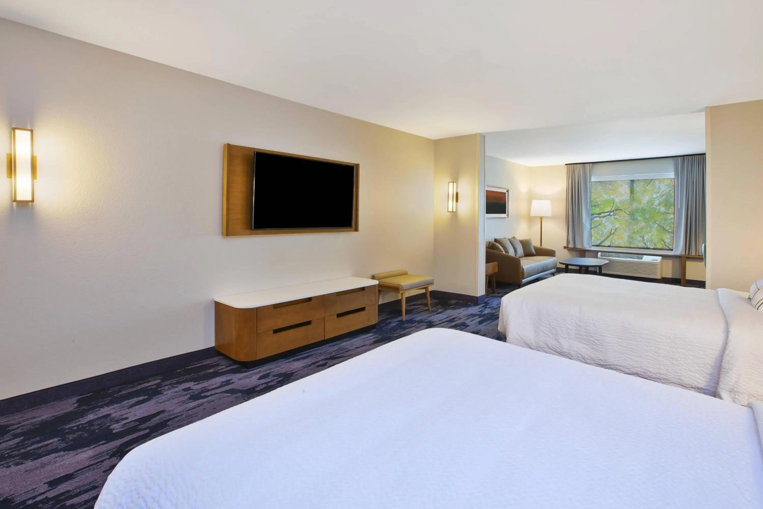 Photo of the whole room, Bed in Fairfield Inn & Suites by Marriott Flint Grand Blanc