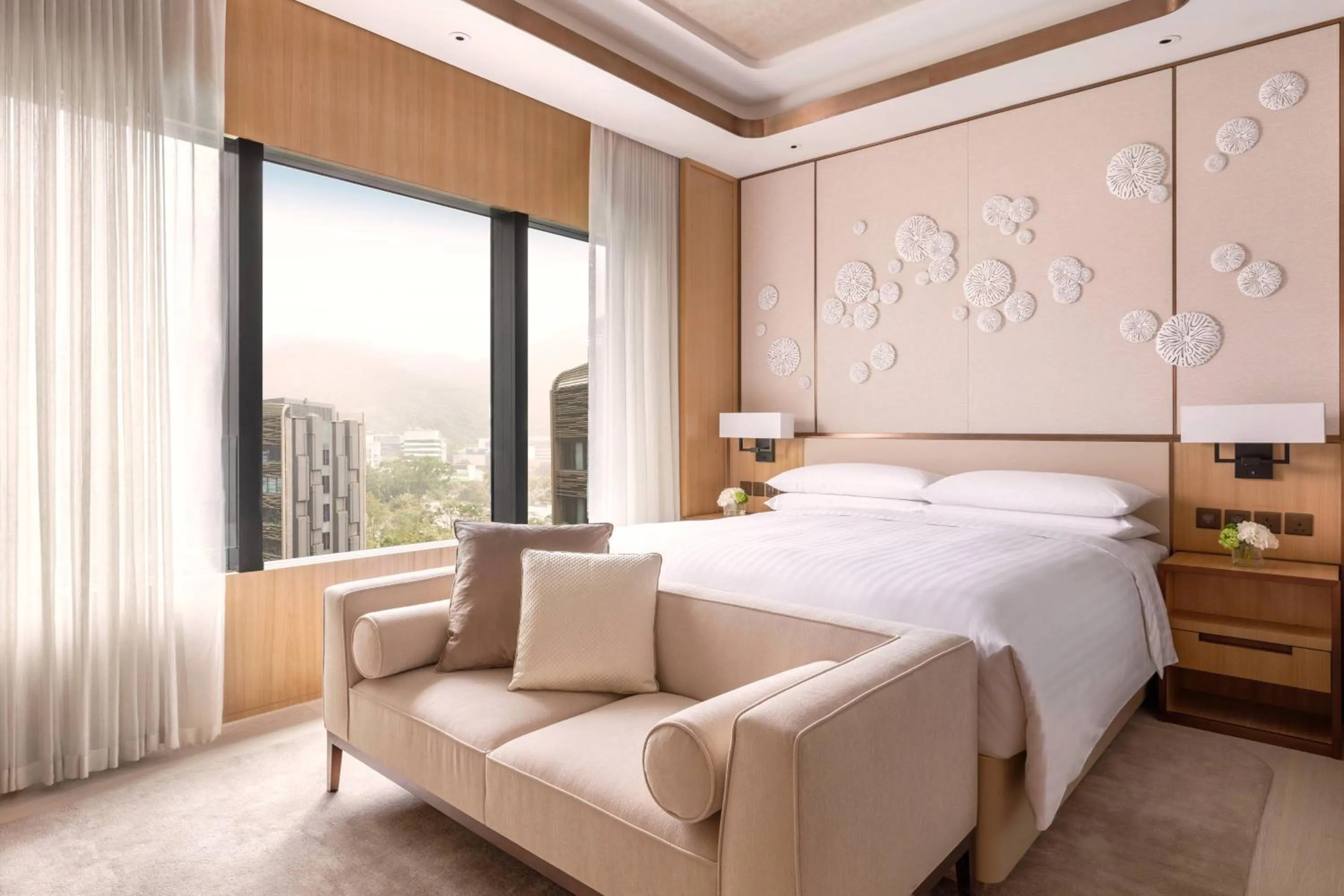 Bedroom, Bed in Hong Kong Ocean Park Marriott Hotel