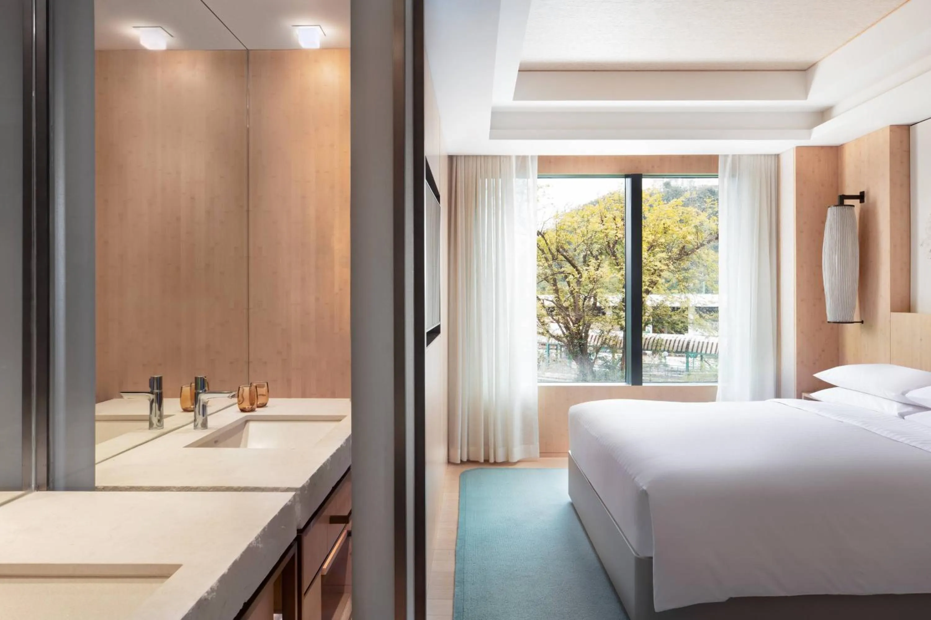 Bedroom, Bed in Hong Kong Ocean Park Marriott Hotel