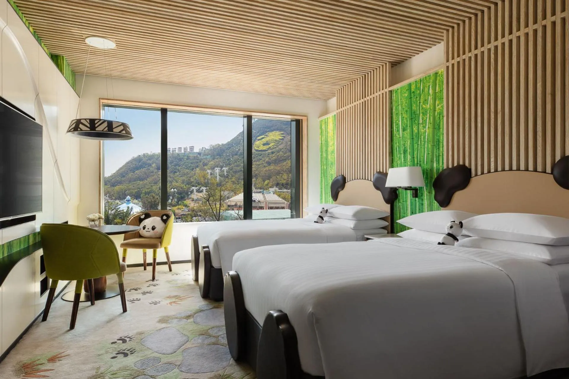 Bed in Hong Kong Ocean Park Marriott Hotel