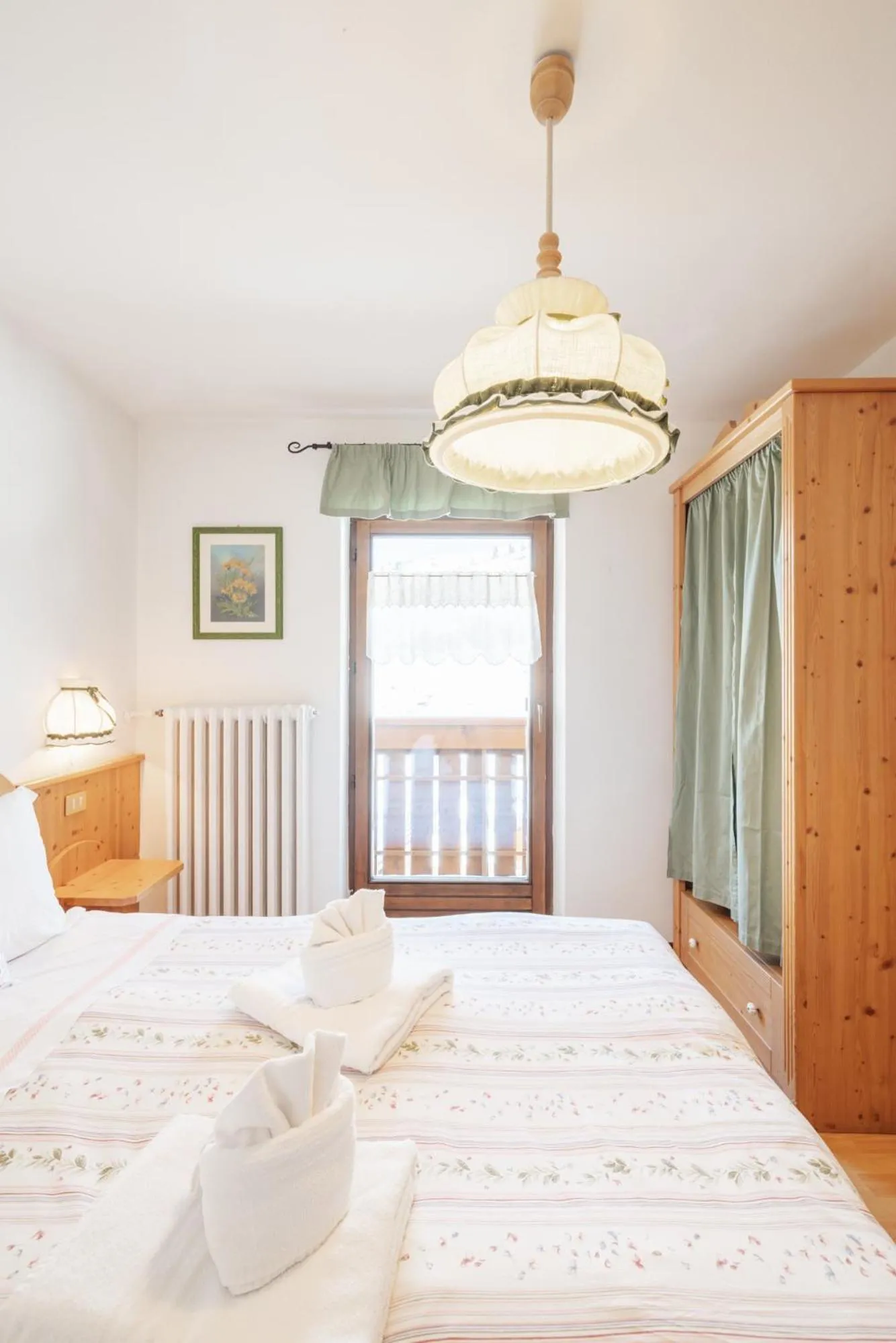 Bed in Albergo Vezzana