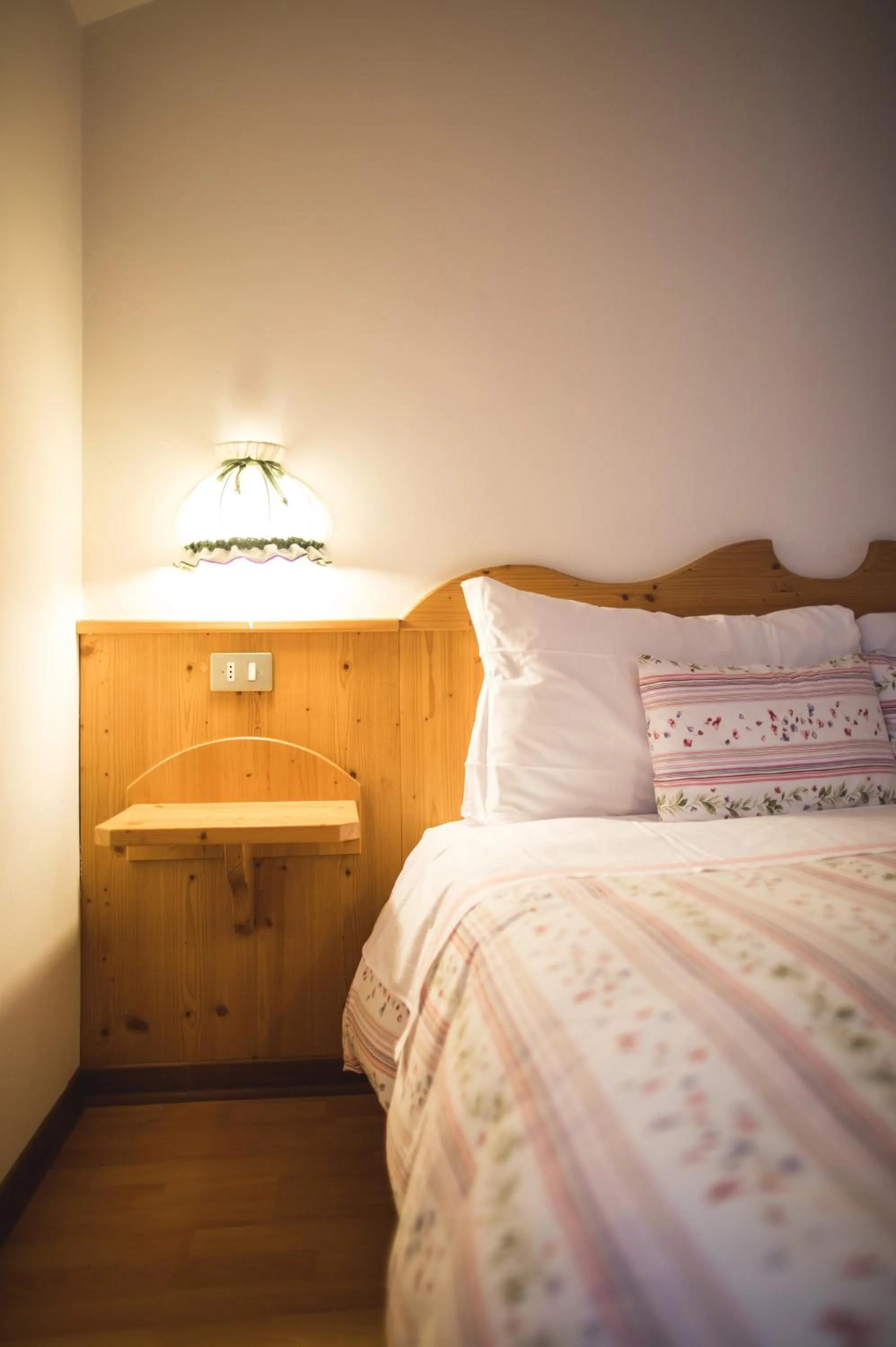 Bed in Albergo Vezzana